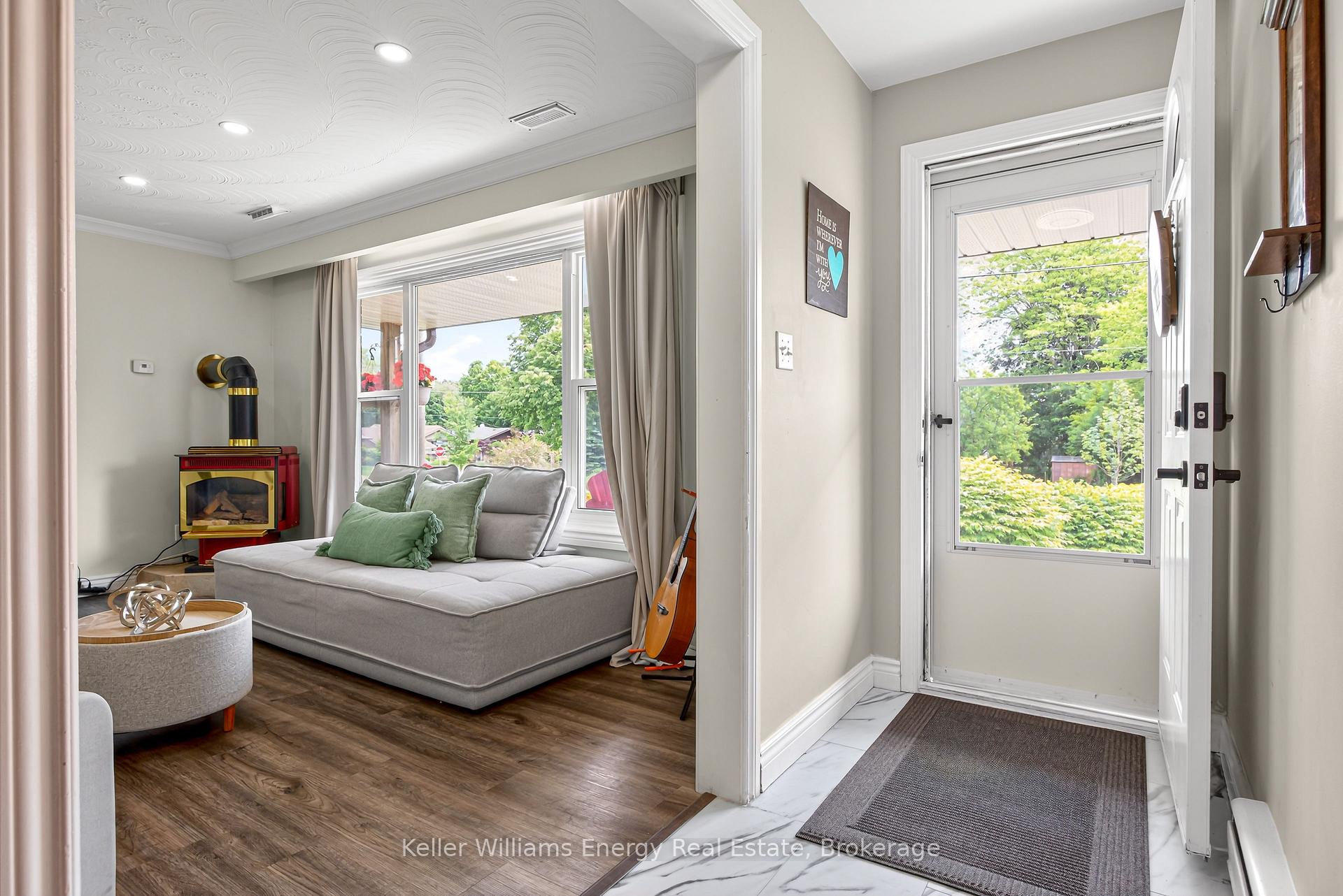 Photo 7 of 405 Bernhard Crescent, Oshawa, O'Neill — HOMEH