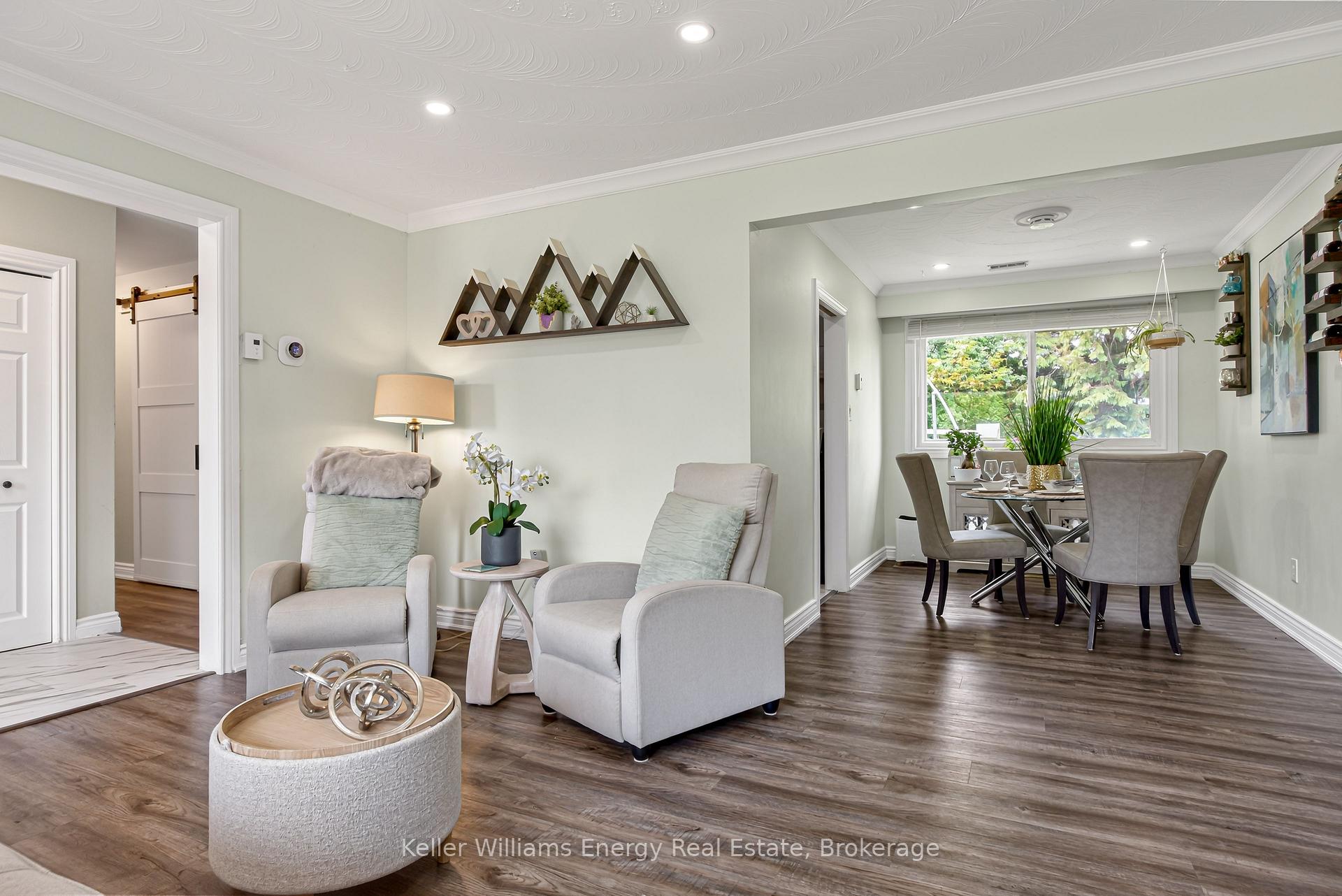 Photo 10 of 405 Bernhard Crescent, Oshawa, O'Neill — HOMEH