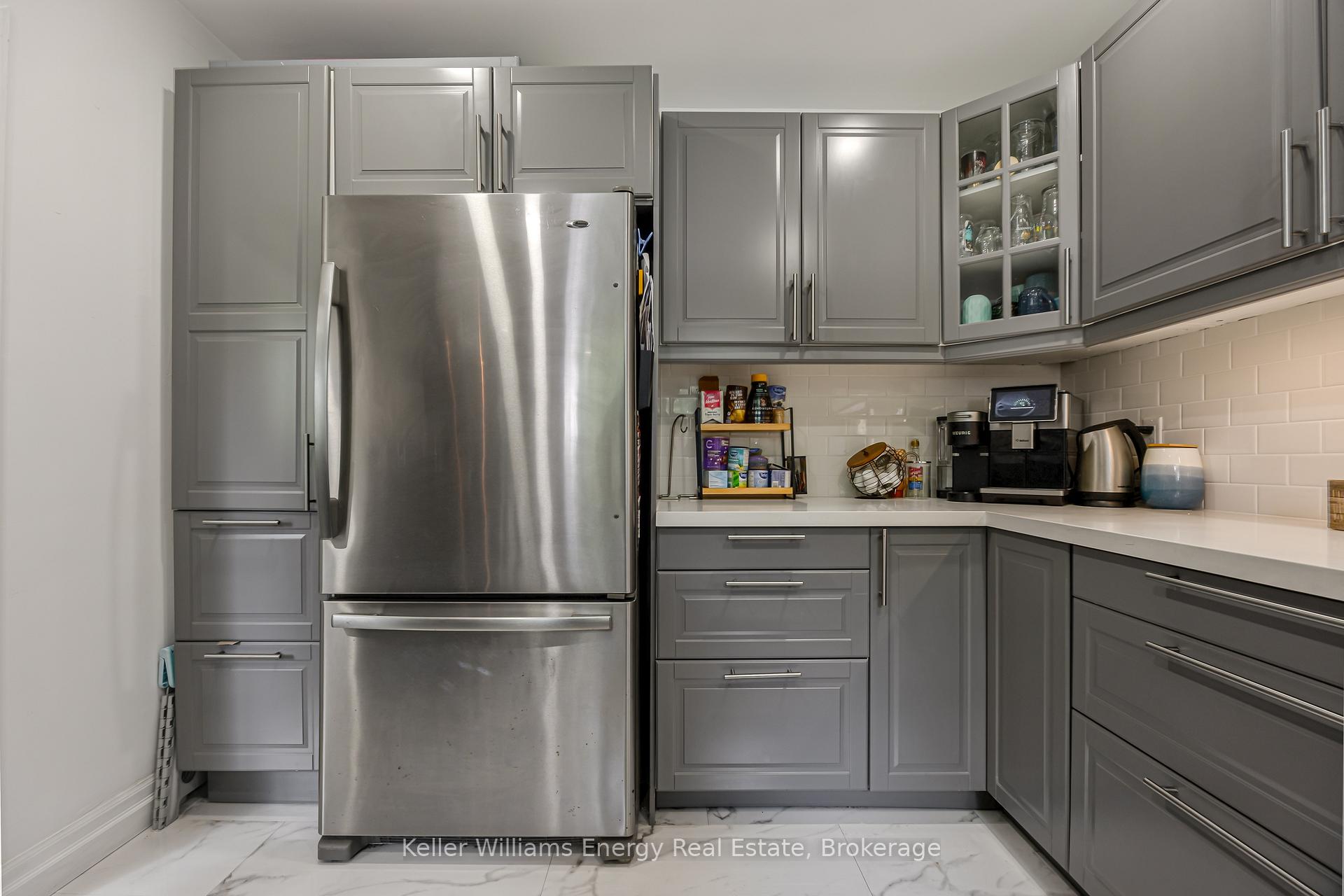 Photo 15 of 405 Bernhard Crescent, Oshawa, O'Neill — HOMEH