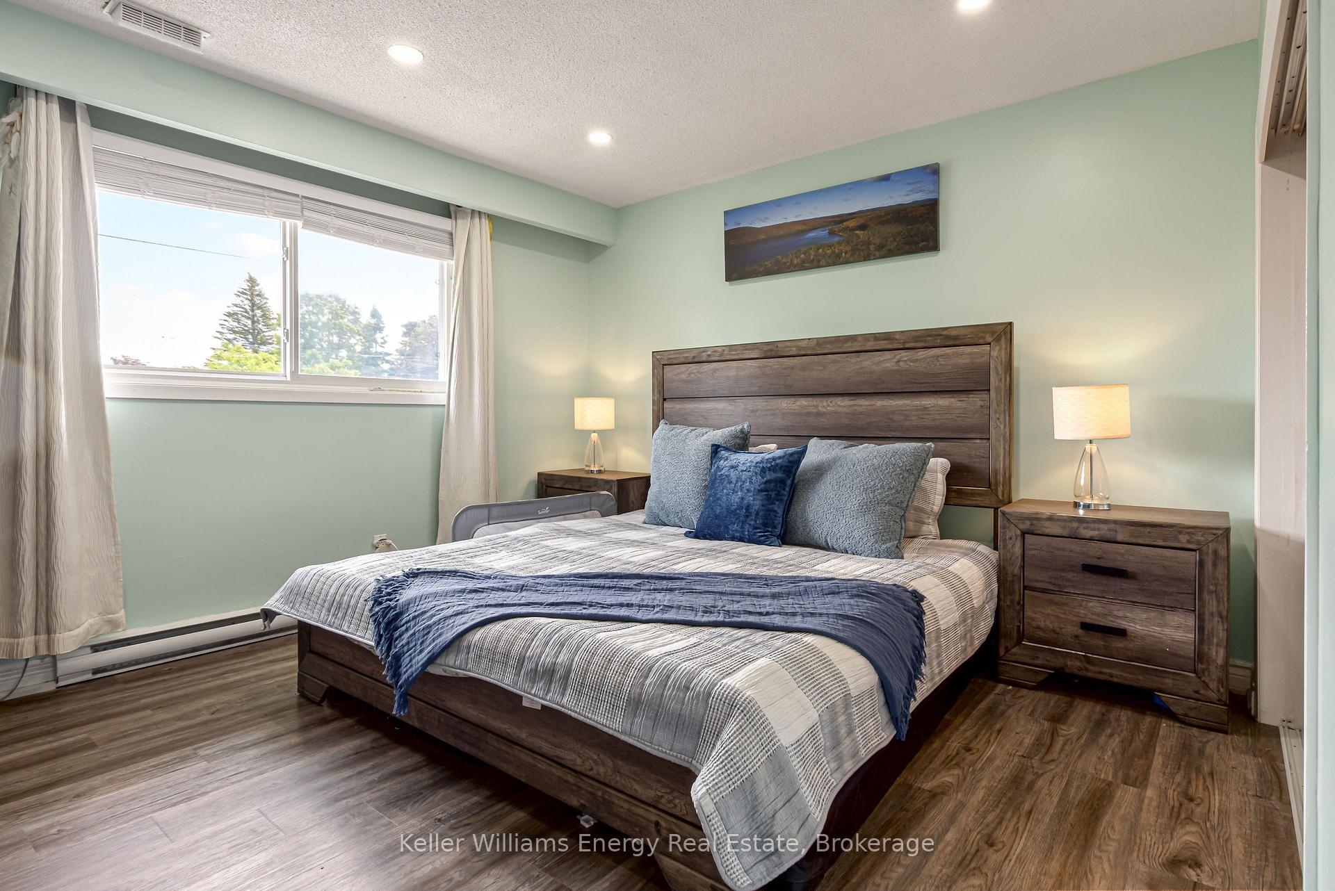 Photo 17 of 405 Bernhard Crescent, Oshawa, O'Neill — HOMEH