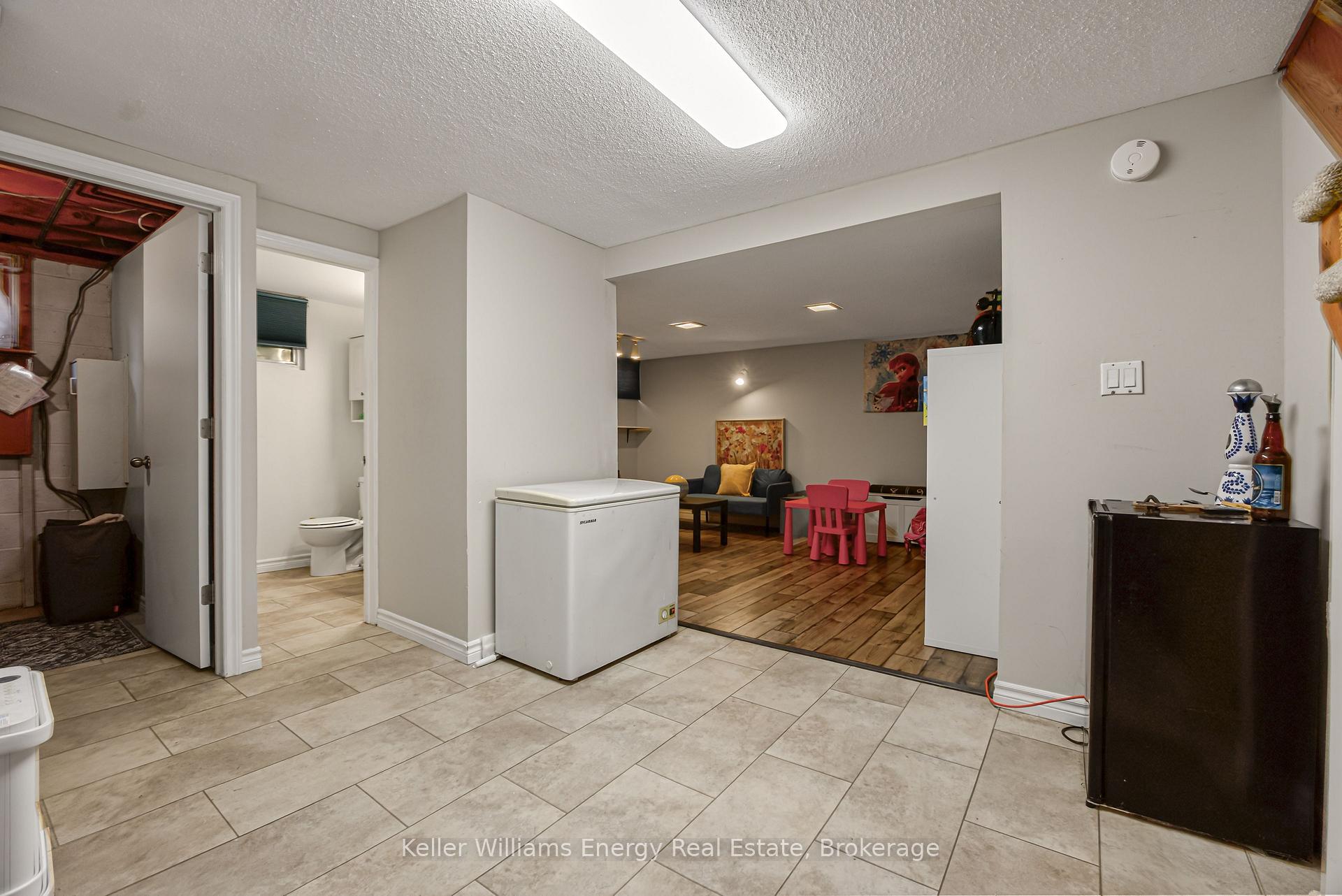 Photo 21 of 405 Bernhard Crescent, Oshawa, O'Neill — HOMEH