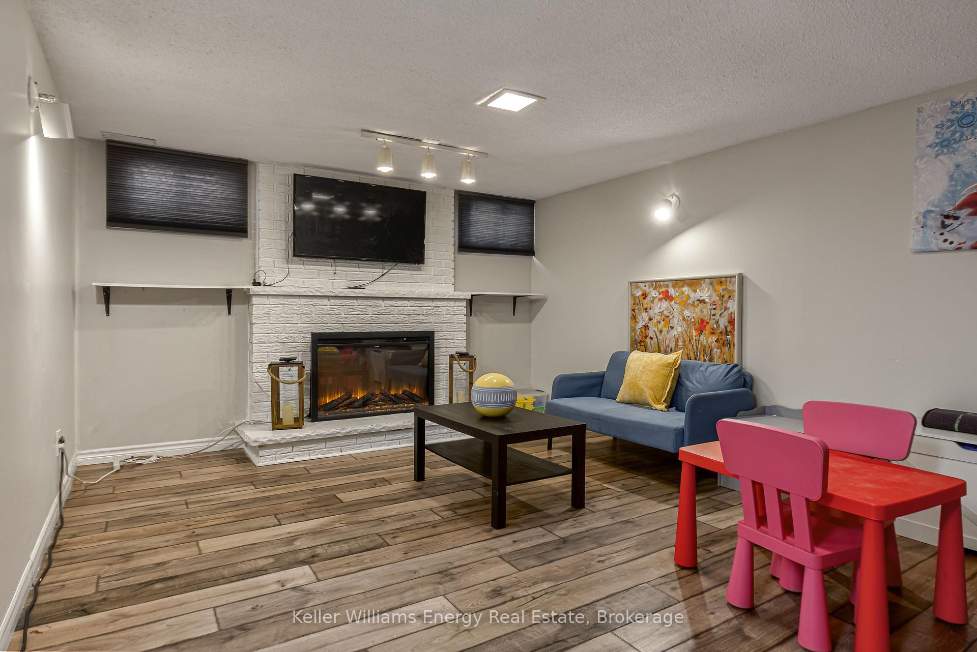 Photo 23 of 405 Bernhard Crescent, Oshawa, O'Neill — HOMEH