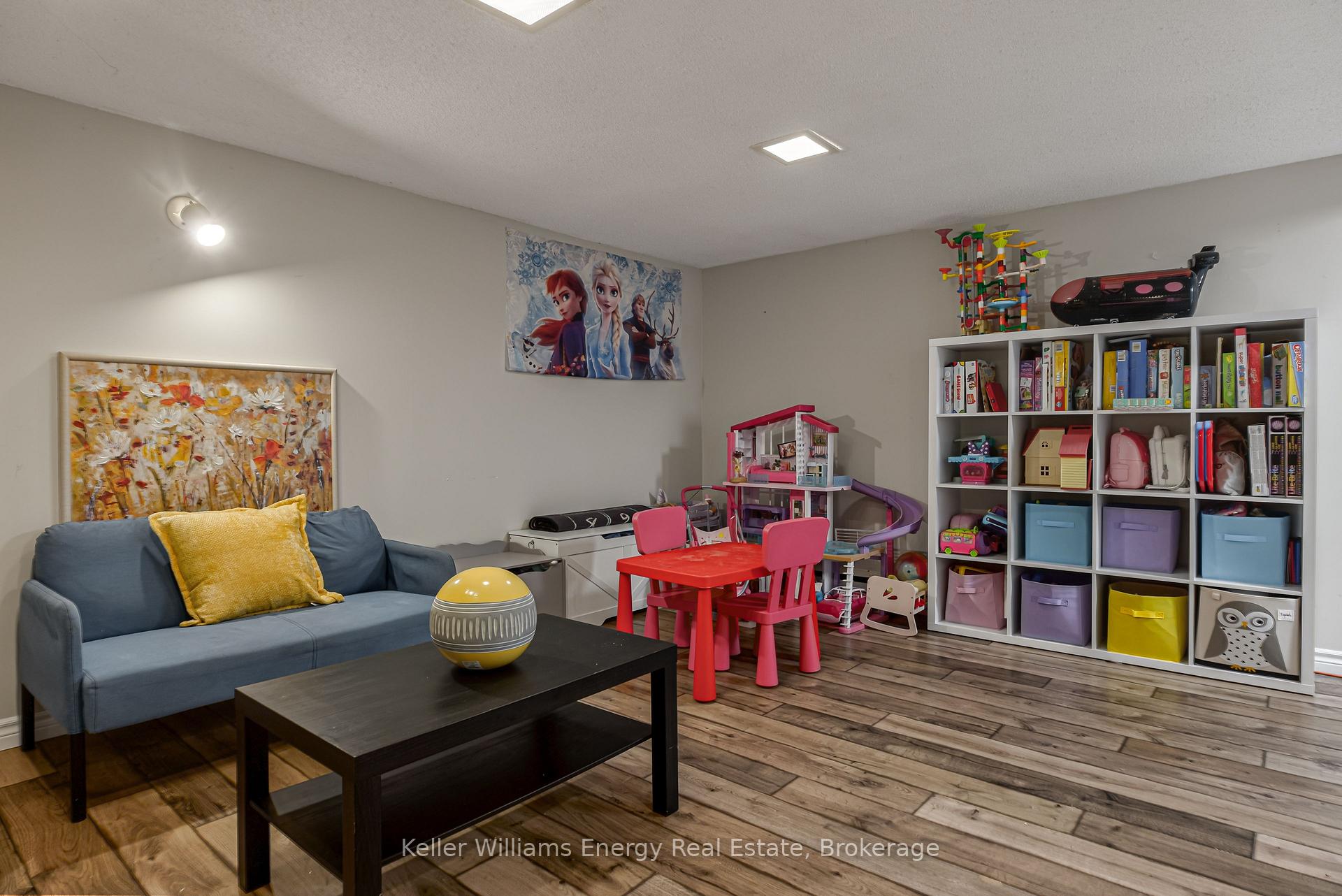 Photo 24 of 405 Bernhard Crescent, Oshawa, O'Neill — HOMEH