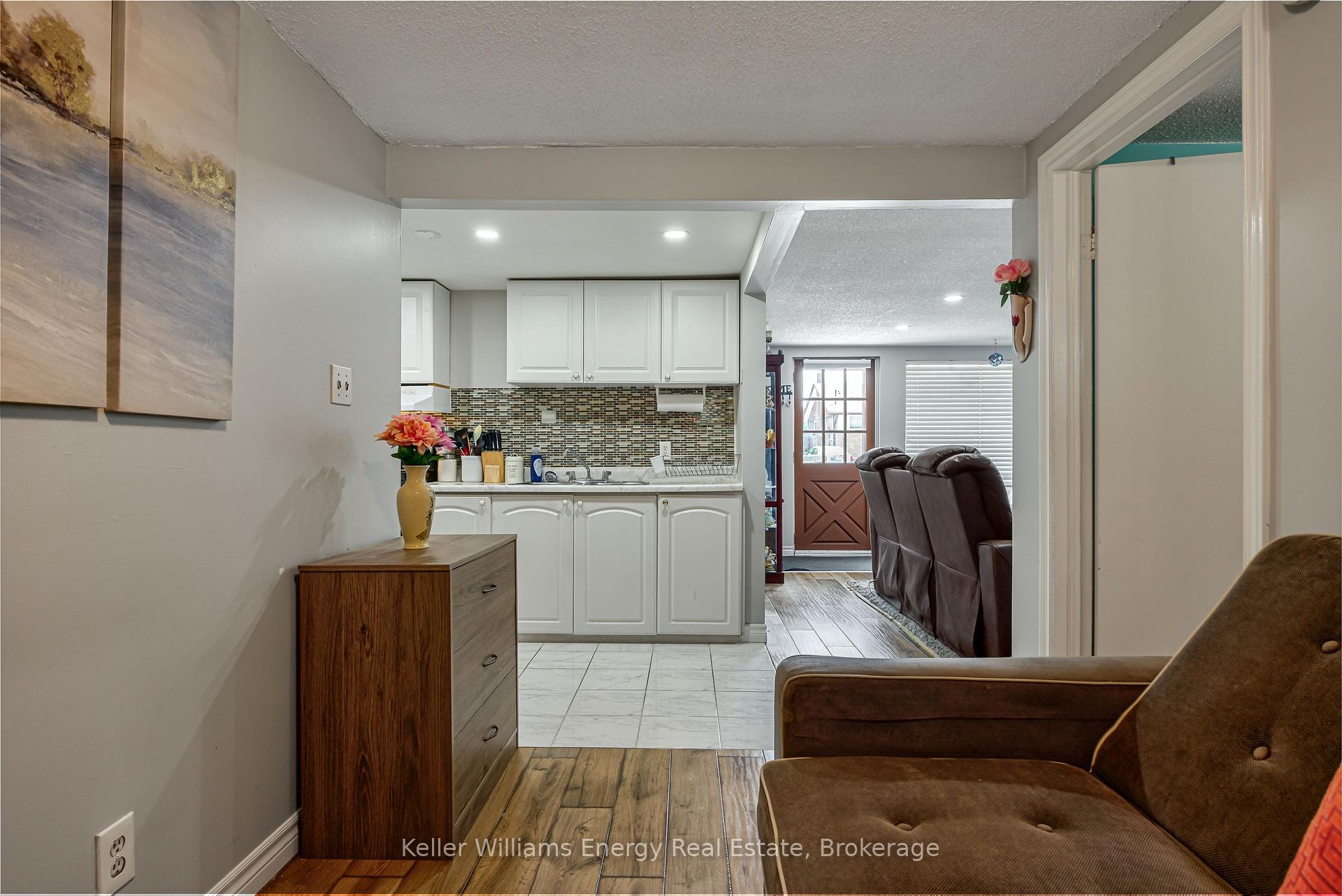 Photo 26 of 405 Bernhard Crescent, Oshawa, O'Neill — HOMEH