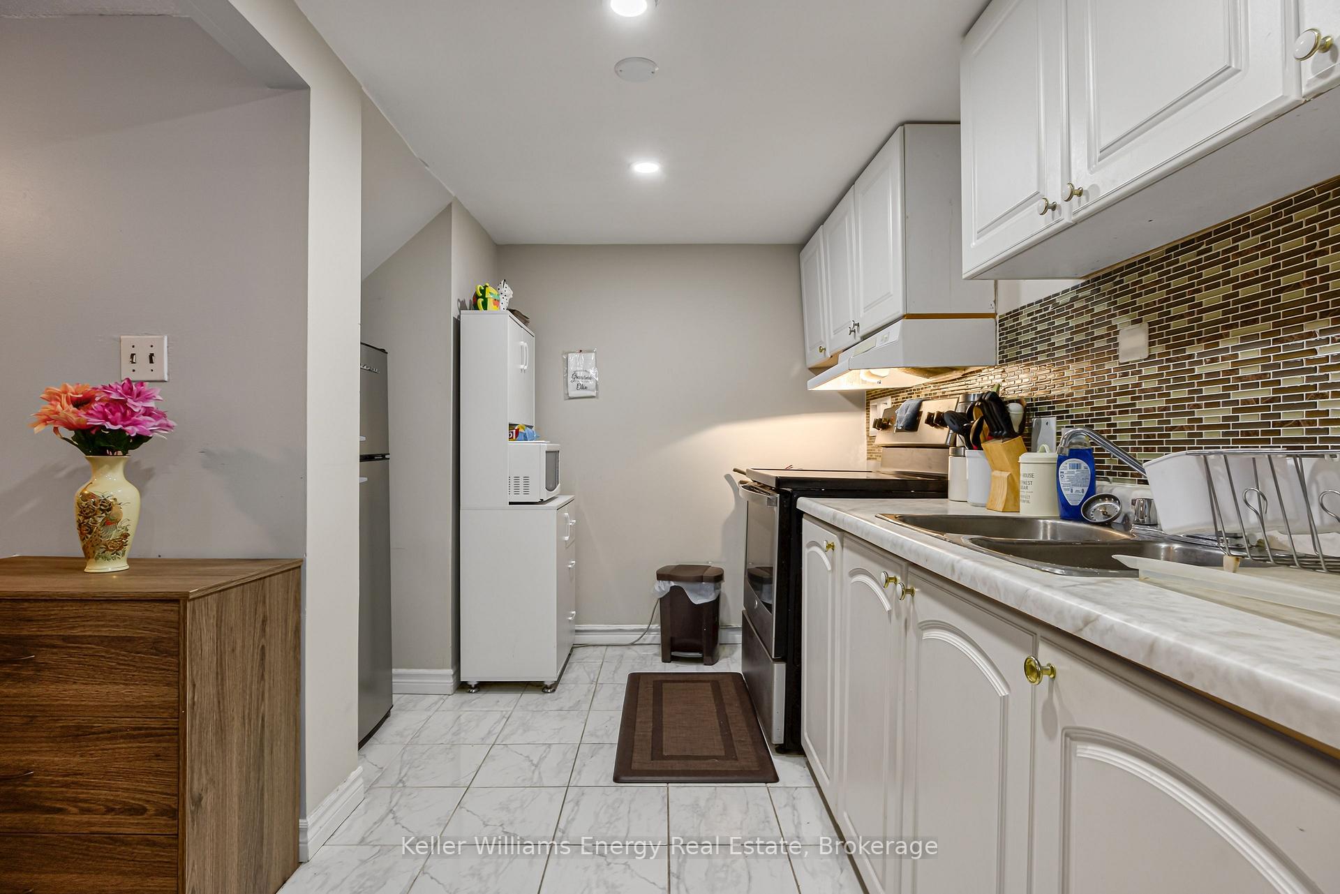 Photo 28 of 405 Bernhard Crescent, Oshawa, O'Neill — HOMEH