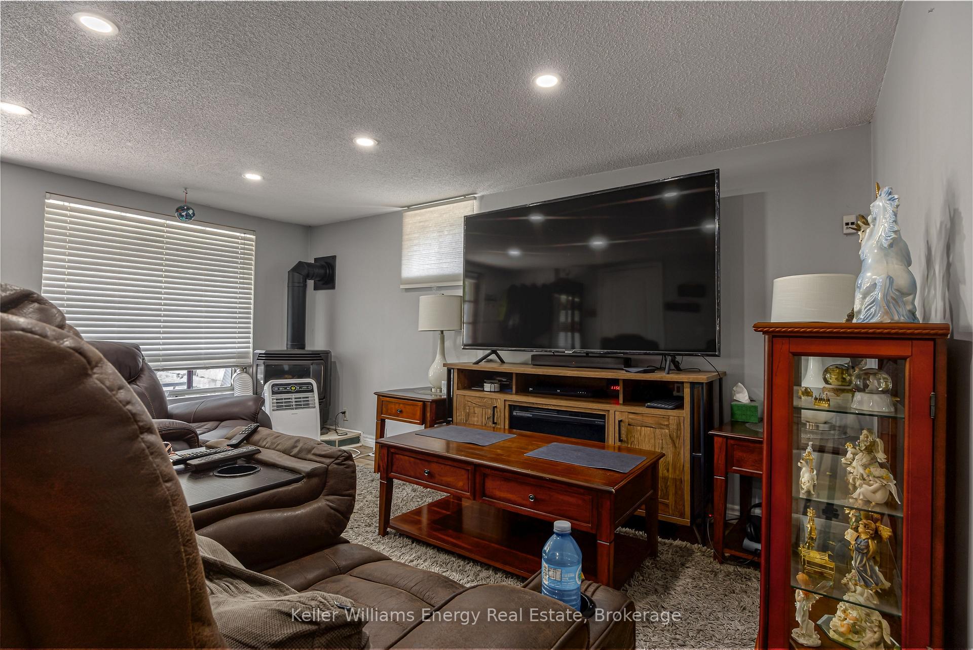 Photo 30 of 405 Bernhard Crescent, Oshawa, O'Neill — HOMEH