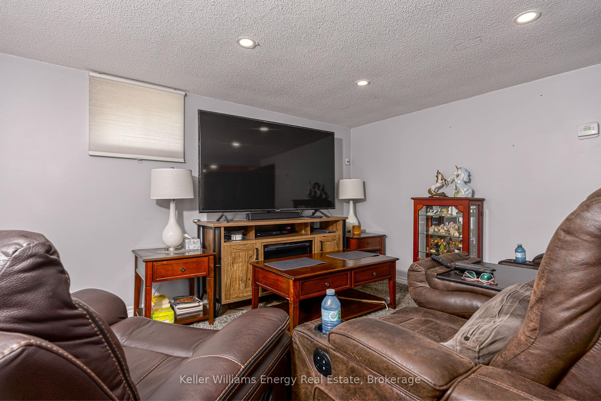 Photo 31 of 405 Bernhard Crescent, Oshawa, O'Neill — HOMEH