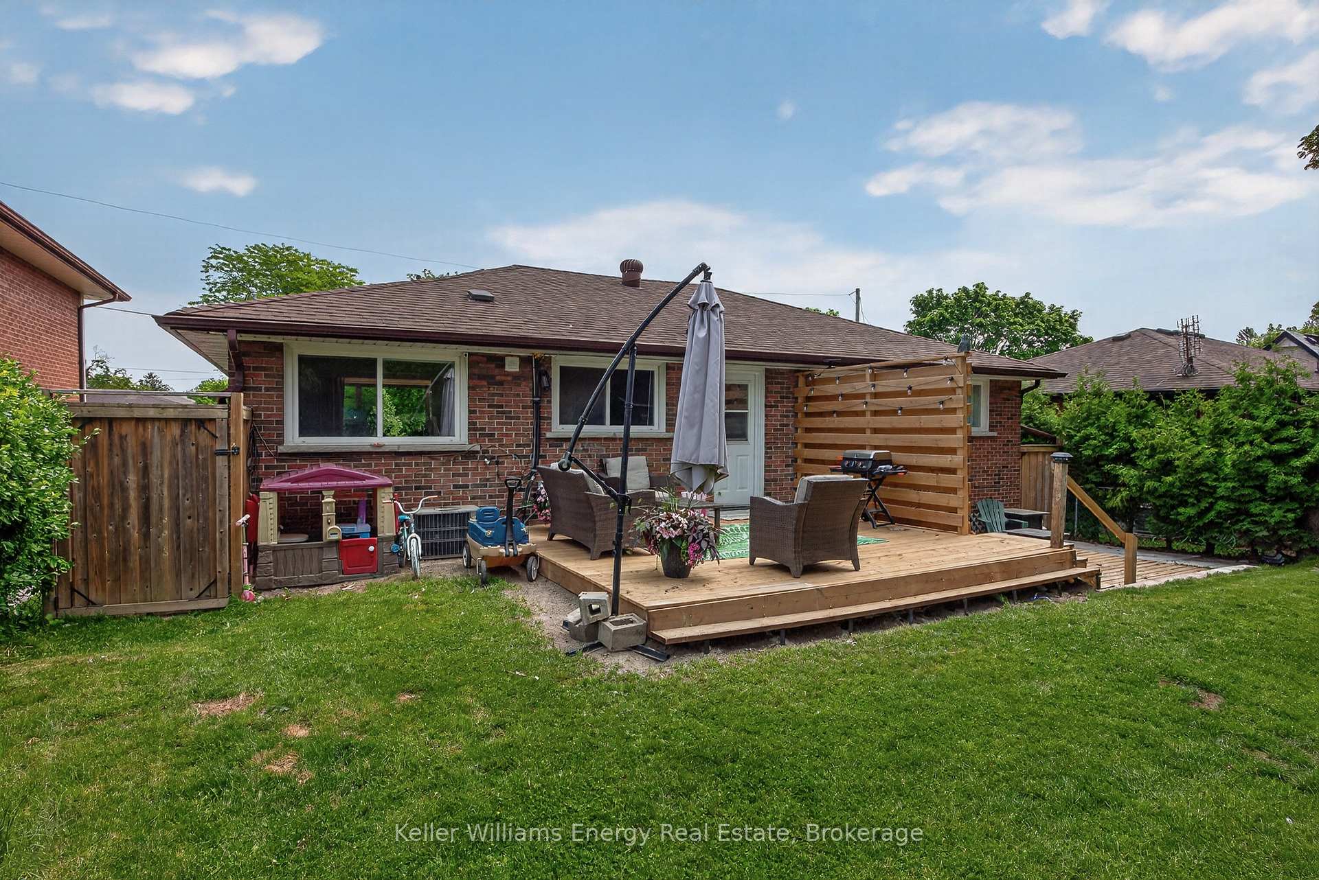 Photo 37 of 405 Bernhard Crescent, Oshawa, O'Neill — HOMEH