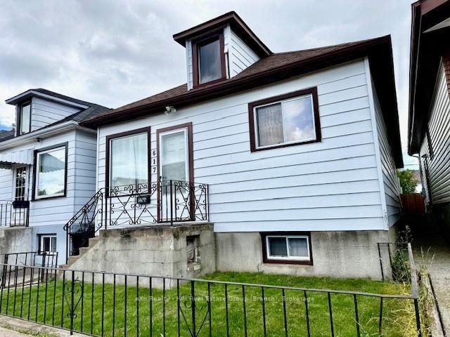 Photo 2 of 617 McTavish Street, Thunder Bay, East End — HOMEH
