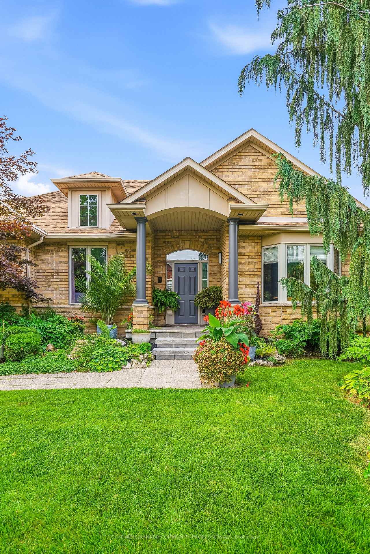 Photo 2 of 517 Genista Drive, Burlington, Bayview — HOMEH
