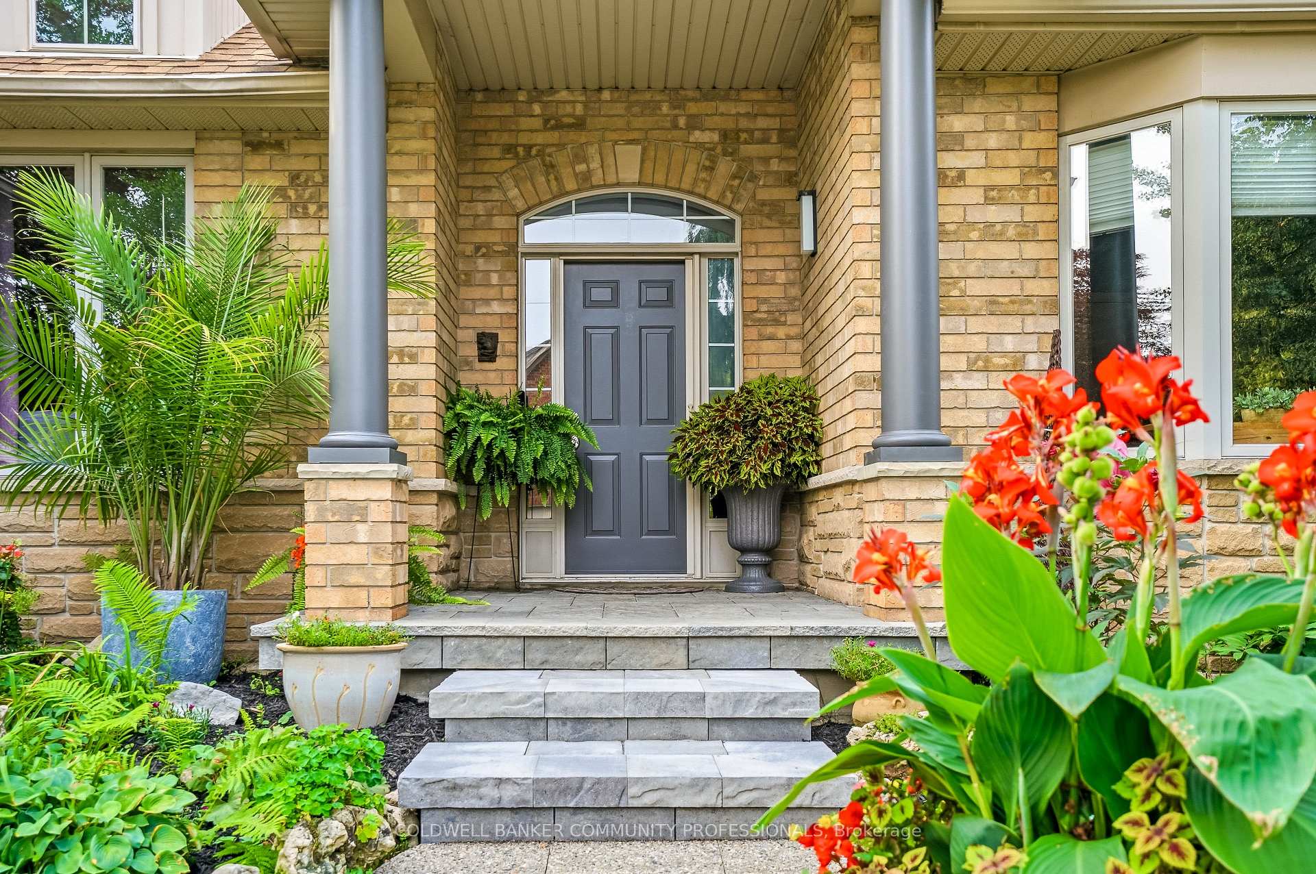 Photo 4 of 517 Genista Drive, Burlington, Bayview — HOMEH