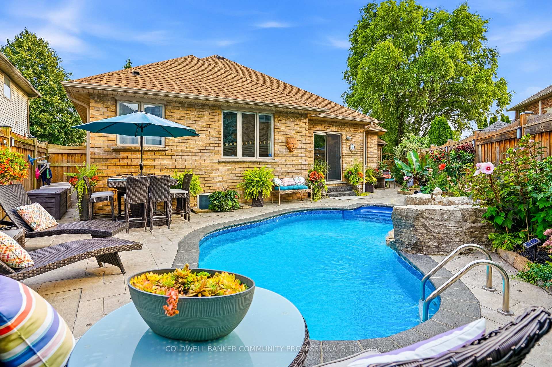 Photo 16 of 517 Genista Drive, Burlington, Bayview — HOMEH