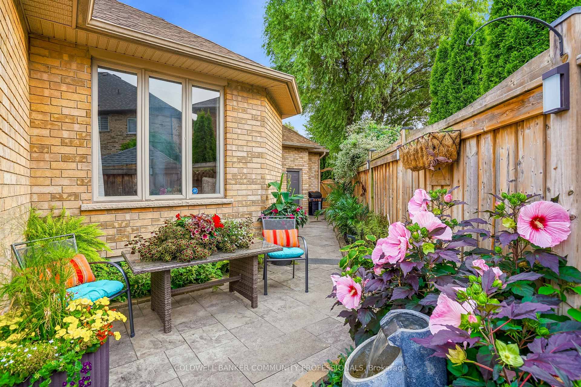 Photo 18 of 517 Genista Drive, Burlington, Bayview — HOMEH