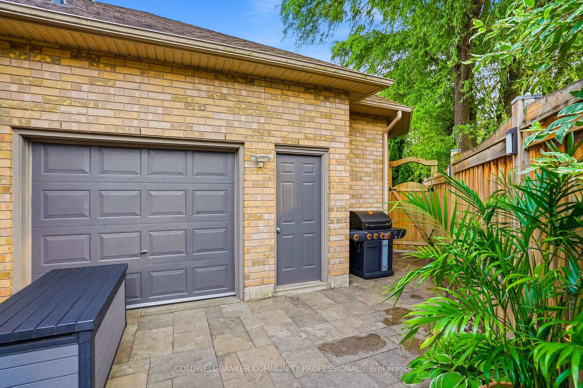 Photo 9 of 517 Genista Drive, Burlington, Bayview — HOMEH