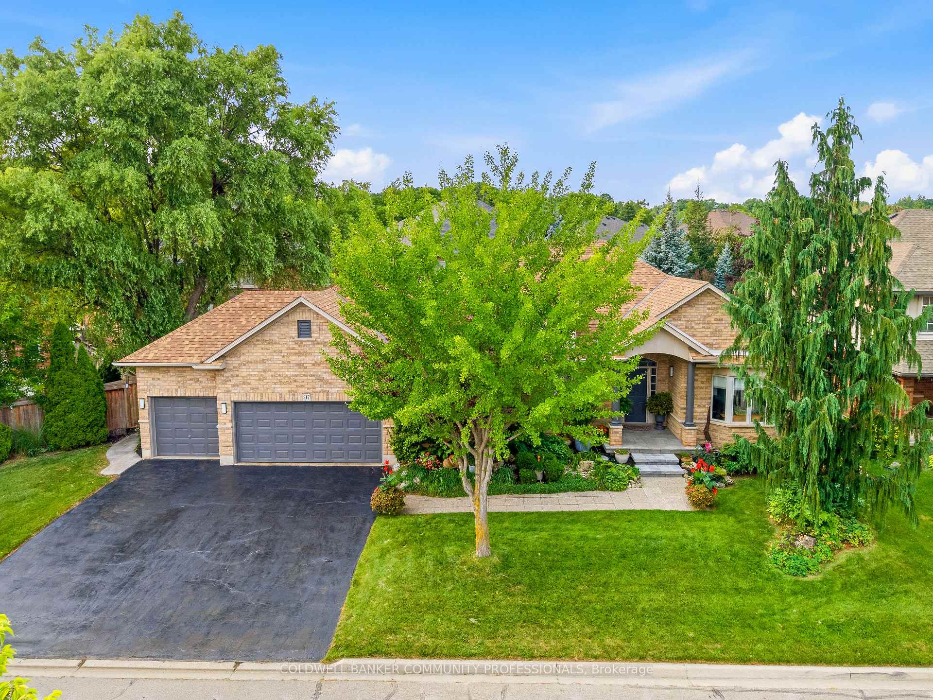 Photo 12 of 517 Genista Drive, Burlington, Bayview — HOMEH