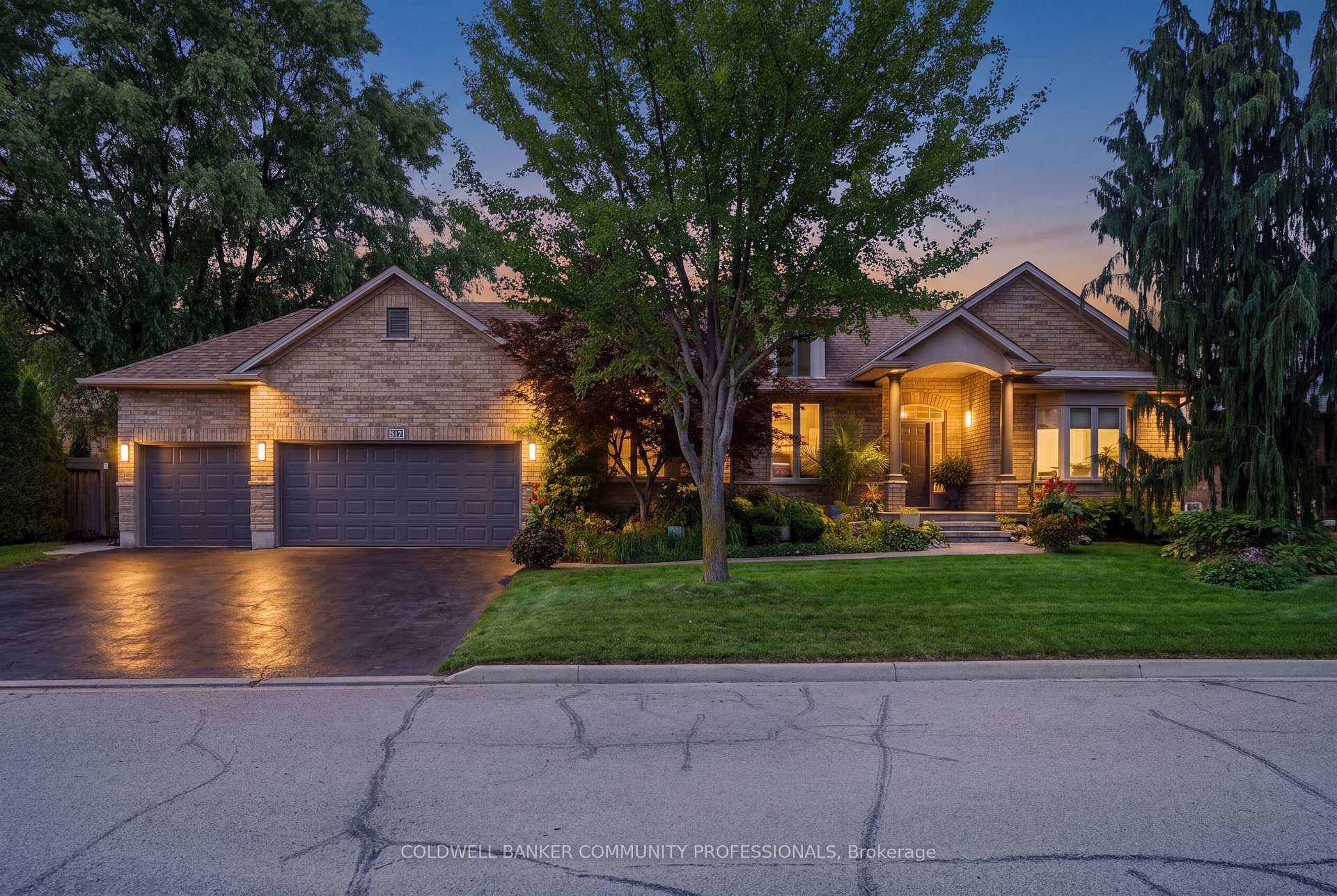 Photo 5 of 517 Genista Drive, Burlington, Bayview — HOMEH
