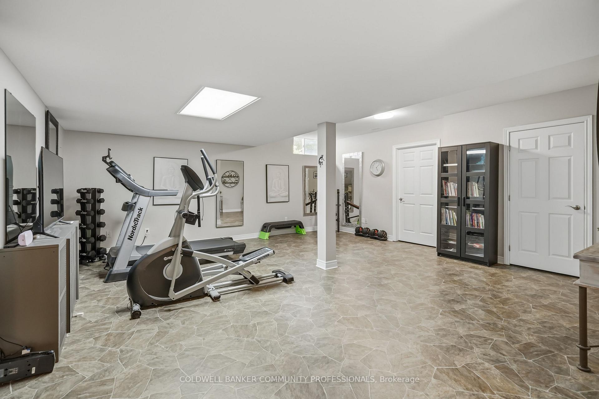 Photo 48 of 517 Genista Drive, Burlington, Bayview — HOMEH