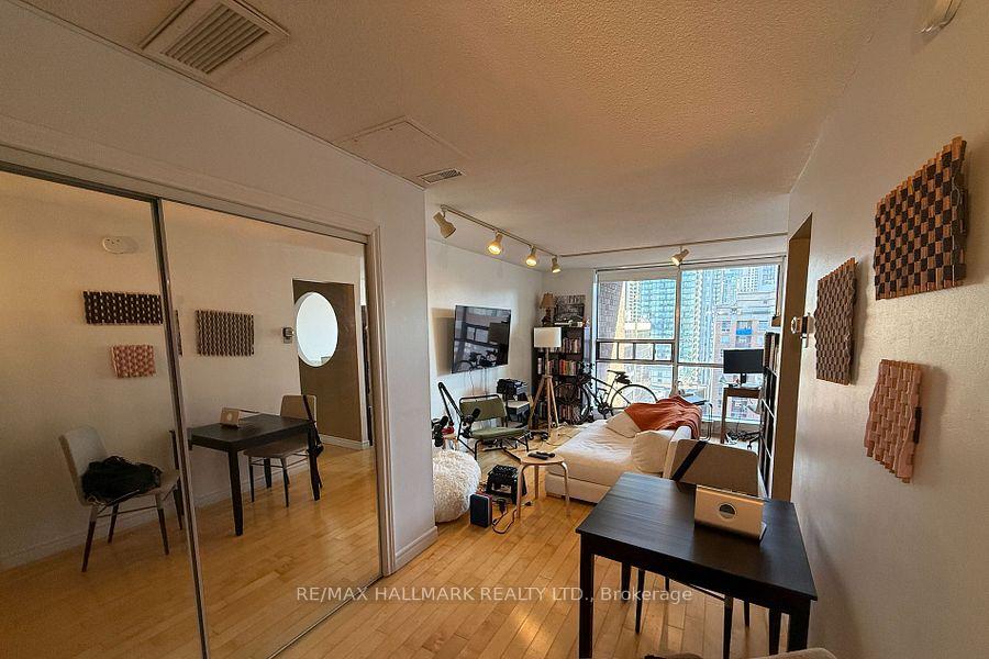 Photo 2 of Unit 1208, 914 Yonge Street, Toronto, The Annex — HOMEH