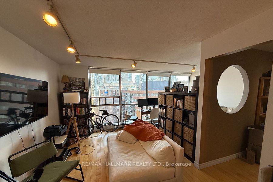 Photo 3 of Unit 1208, 914 Yonge Street, Toronto, The Annex — HOMEH