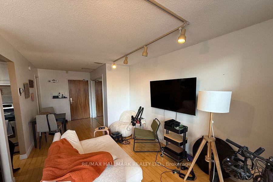 Photo 4 of Unit 1208, 914 Yonge Street, Toronto, The Annex — HOMEH