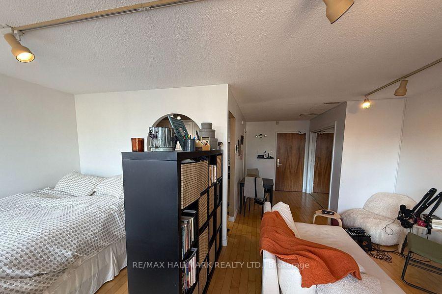 Photo 6 of Unit 1208, 914 Yonge Street, Toronto, The Annex — HOMEH