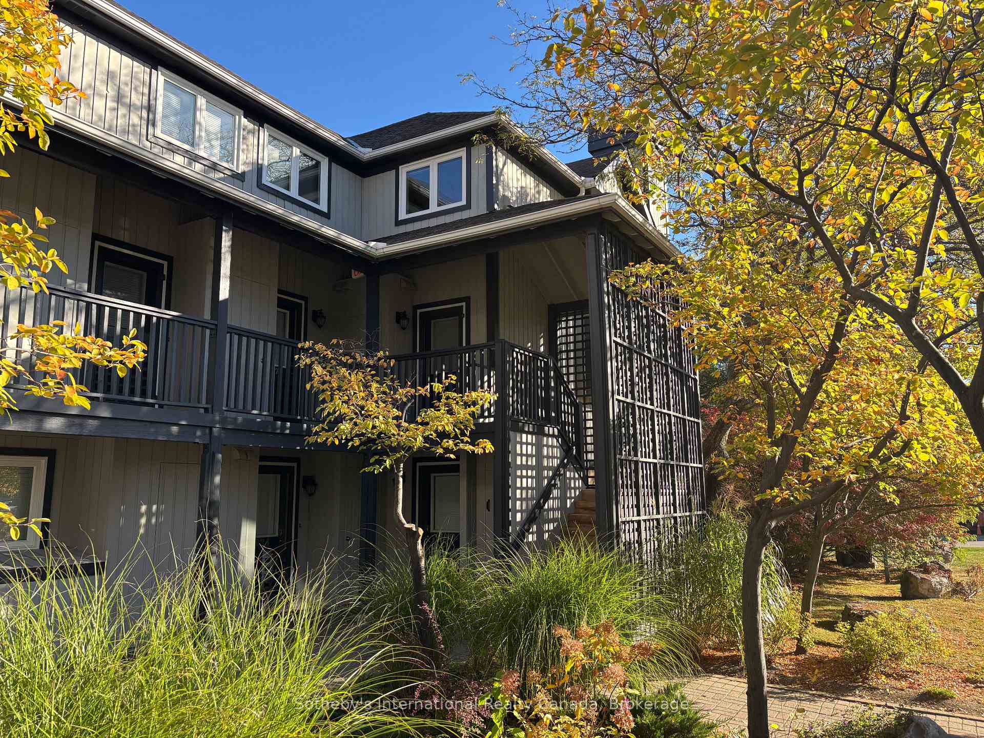 Photo 2 of 826 Suncrest Circle, Collingwood — HOMEH