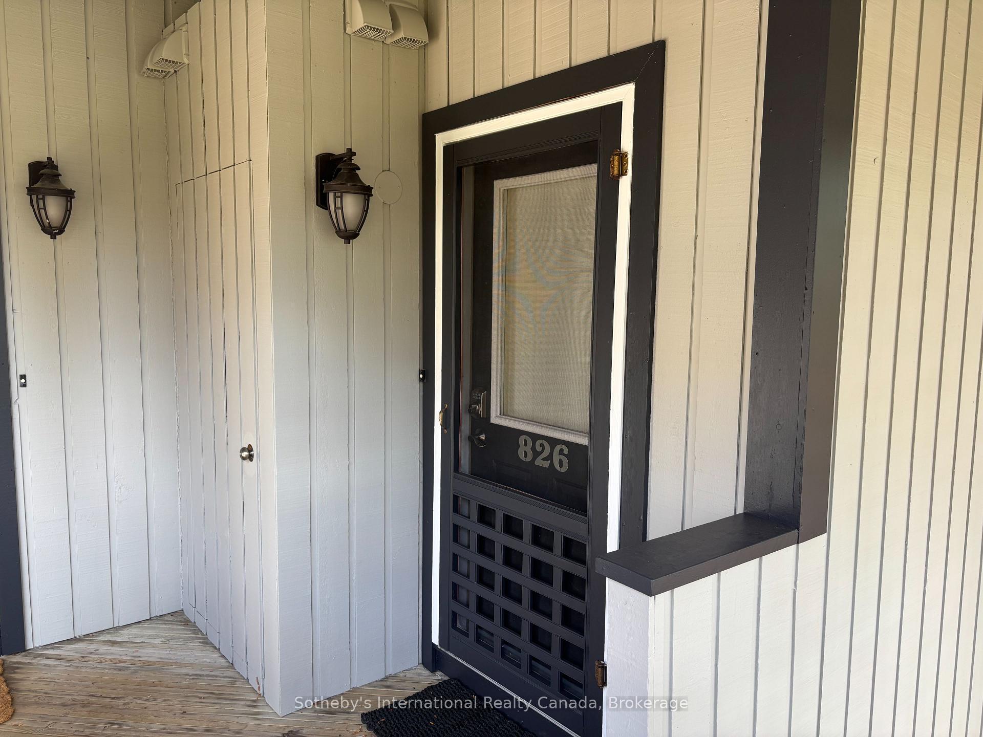 Photo 3 of 826 Suncrest Circle, Collingwood — HOMEH