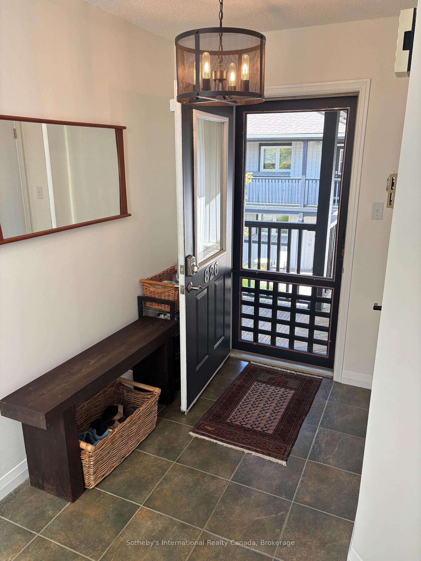 Photo 4 of 826 Suncrest Circle, Collingwood — HOMEH