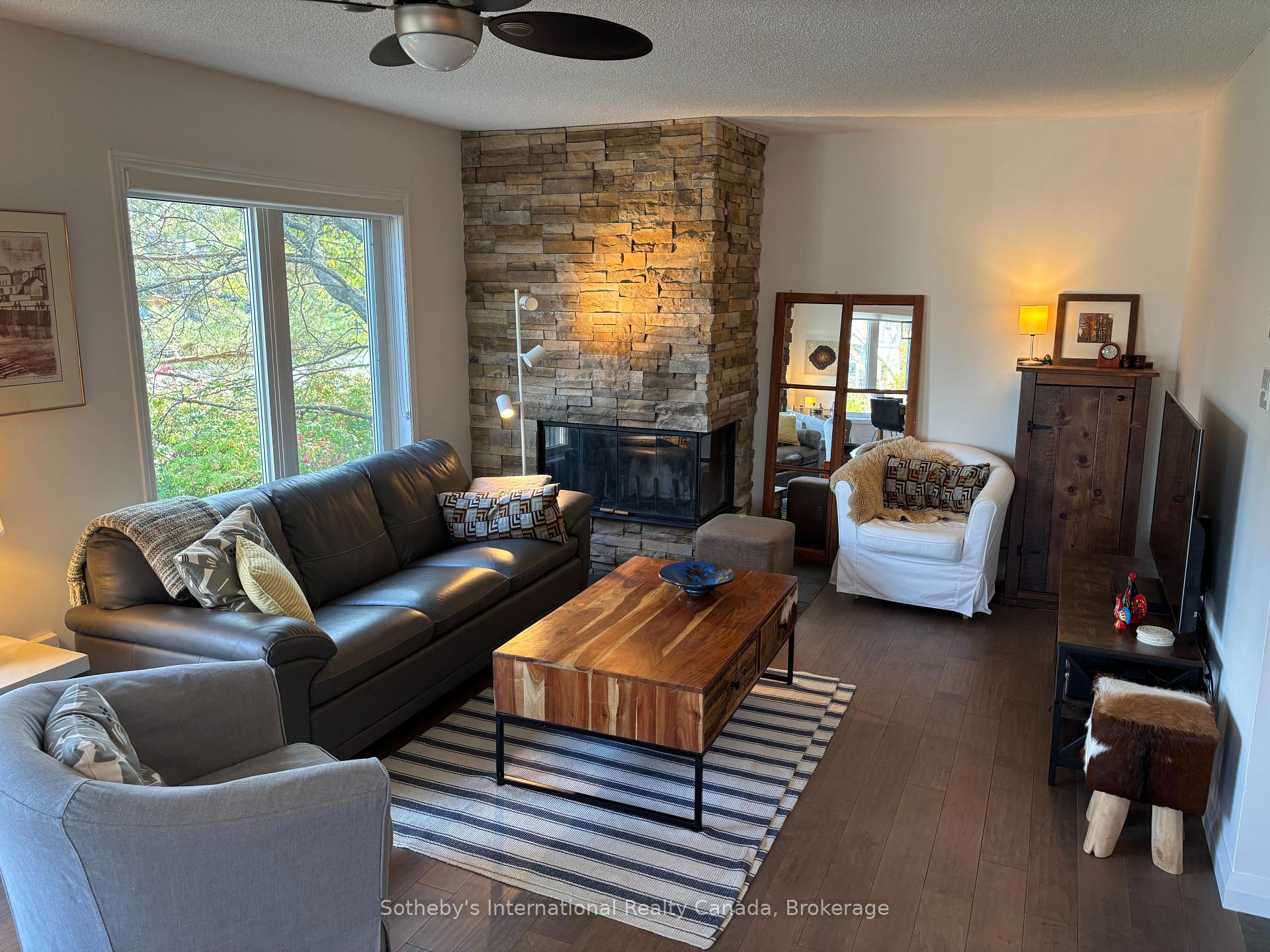 Photo 7 of 826 Suncrest Circle, Collingwood — HOMEH