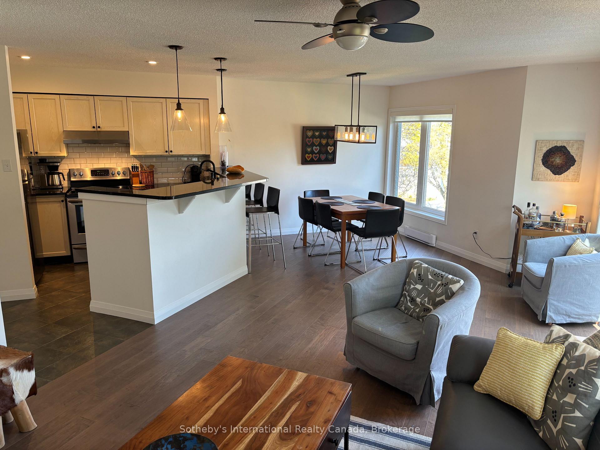 Photo 8 of 826 Suncrest Circle, Collingwood — HOMEH