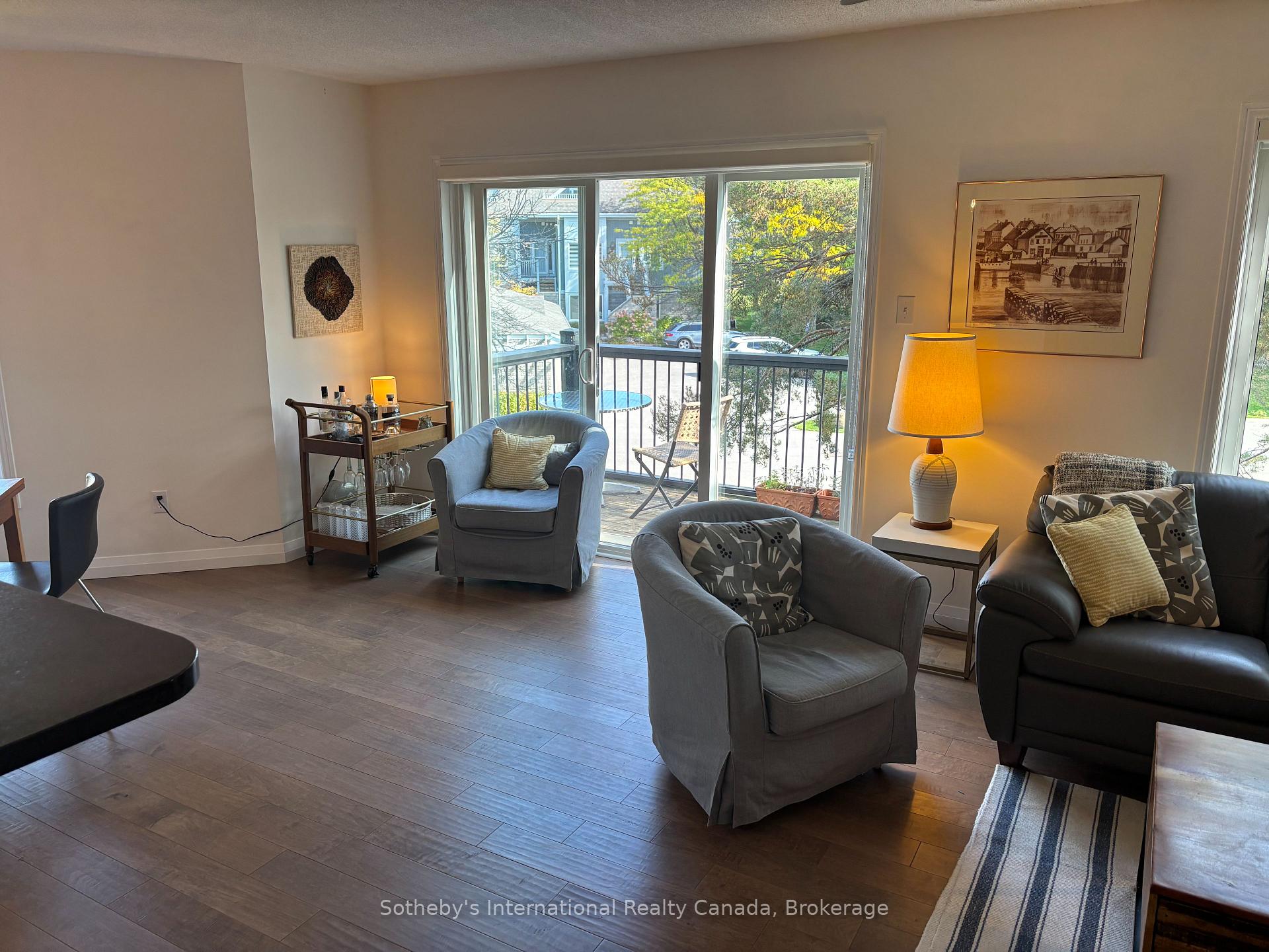 Photo 9 of 826 Suncrest Circle, Collingwood — HOMEH