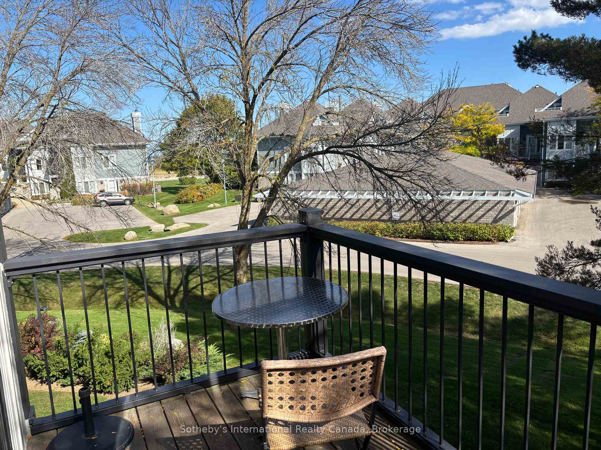Photo 14 of 826 Suncrest Circle, Collingwood — HOMEH