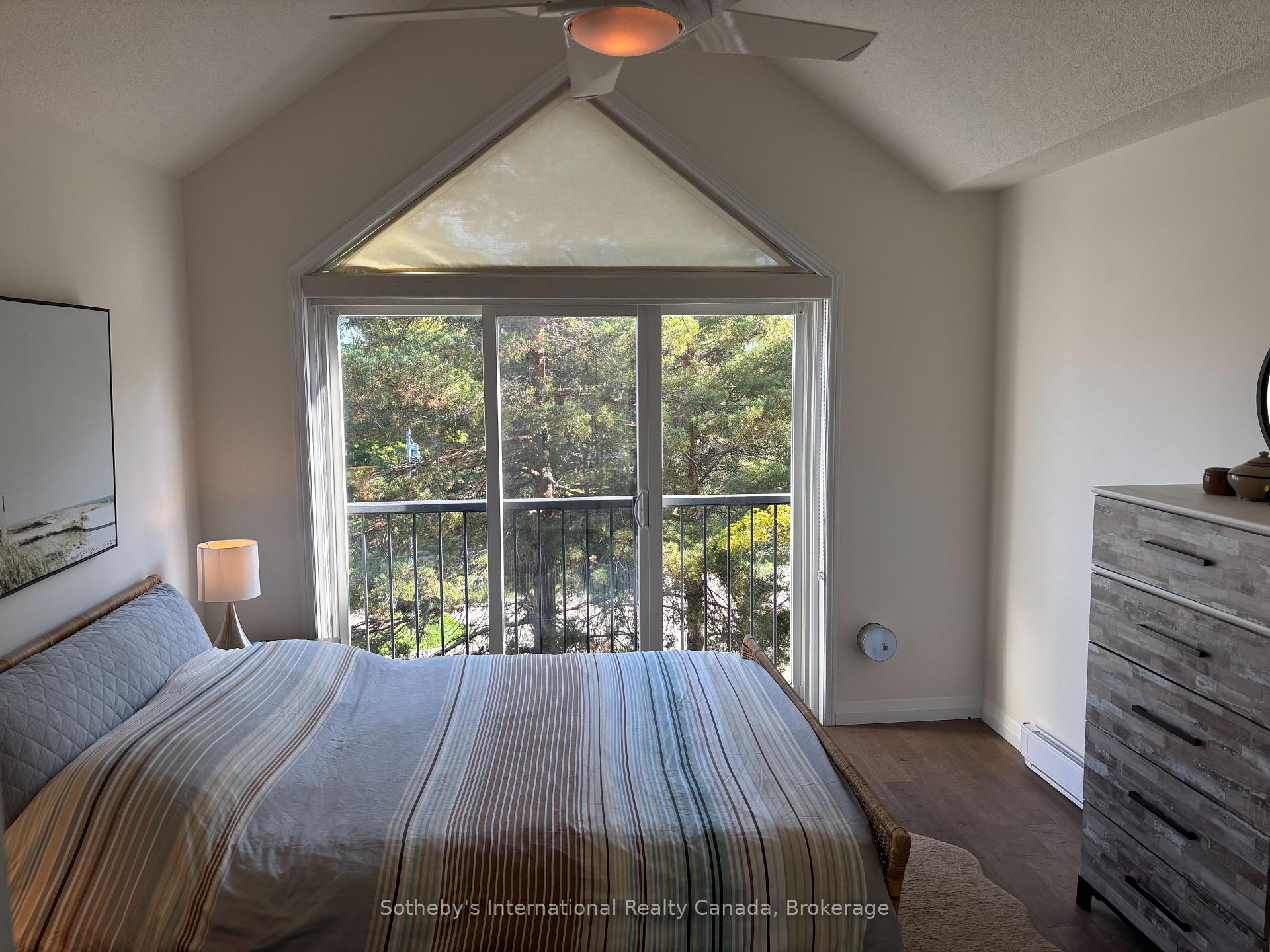 Photo 17 of 826 Suncrest Circle, Collingwood — HOMEH