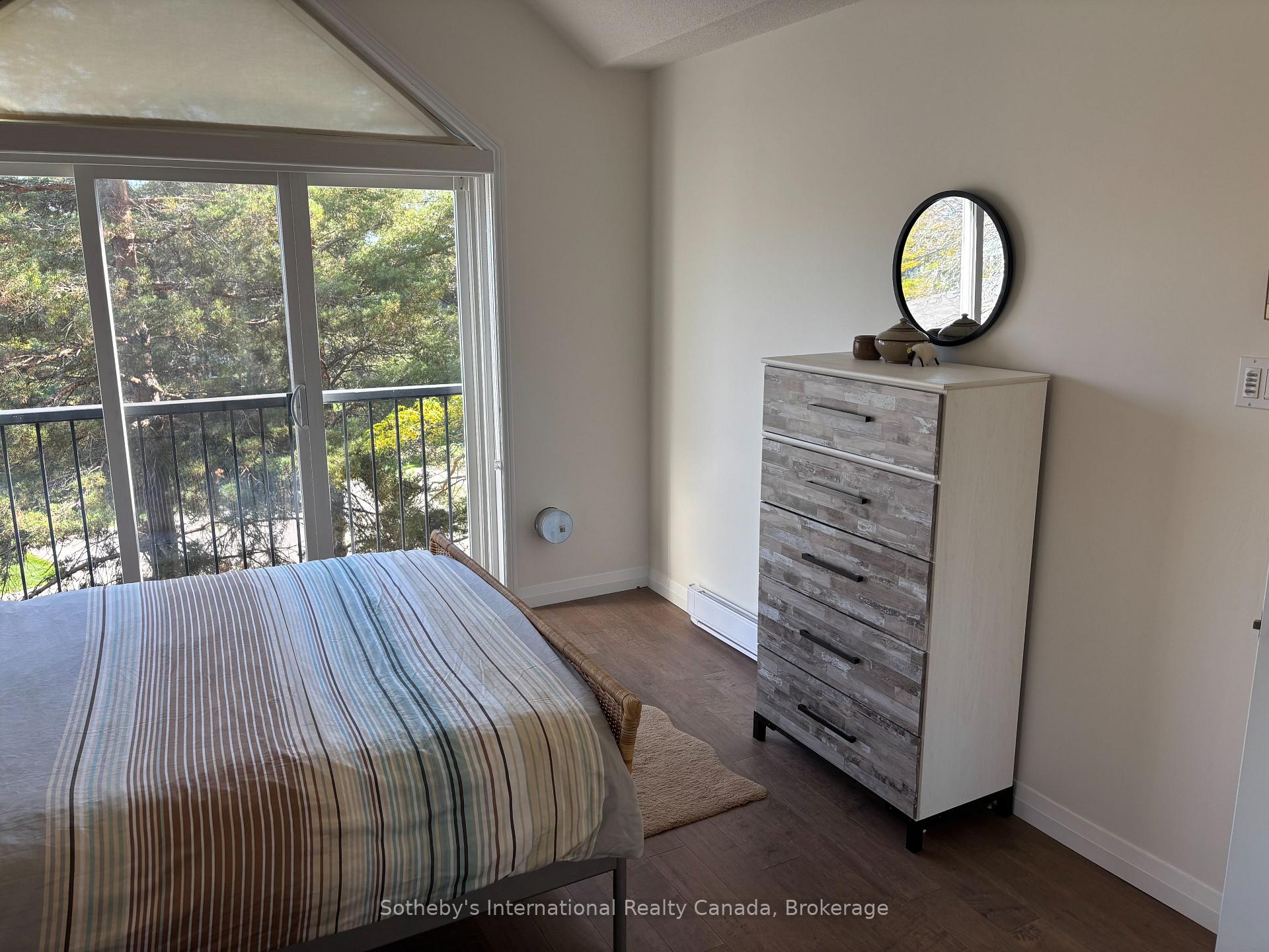 Photo 18 of 826 Suncrest Circle, Collingwood — HOMEH
