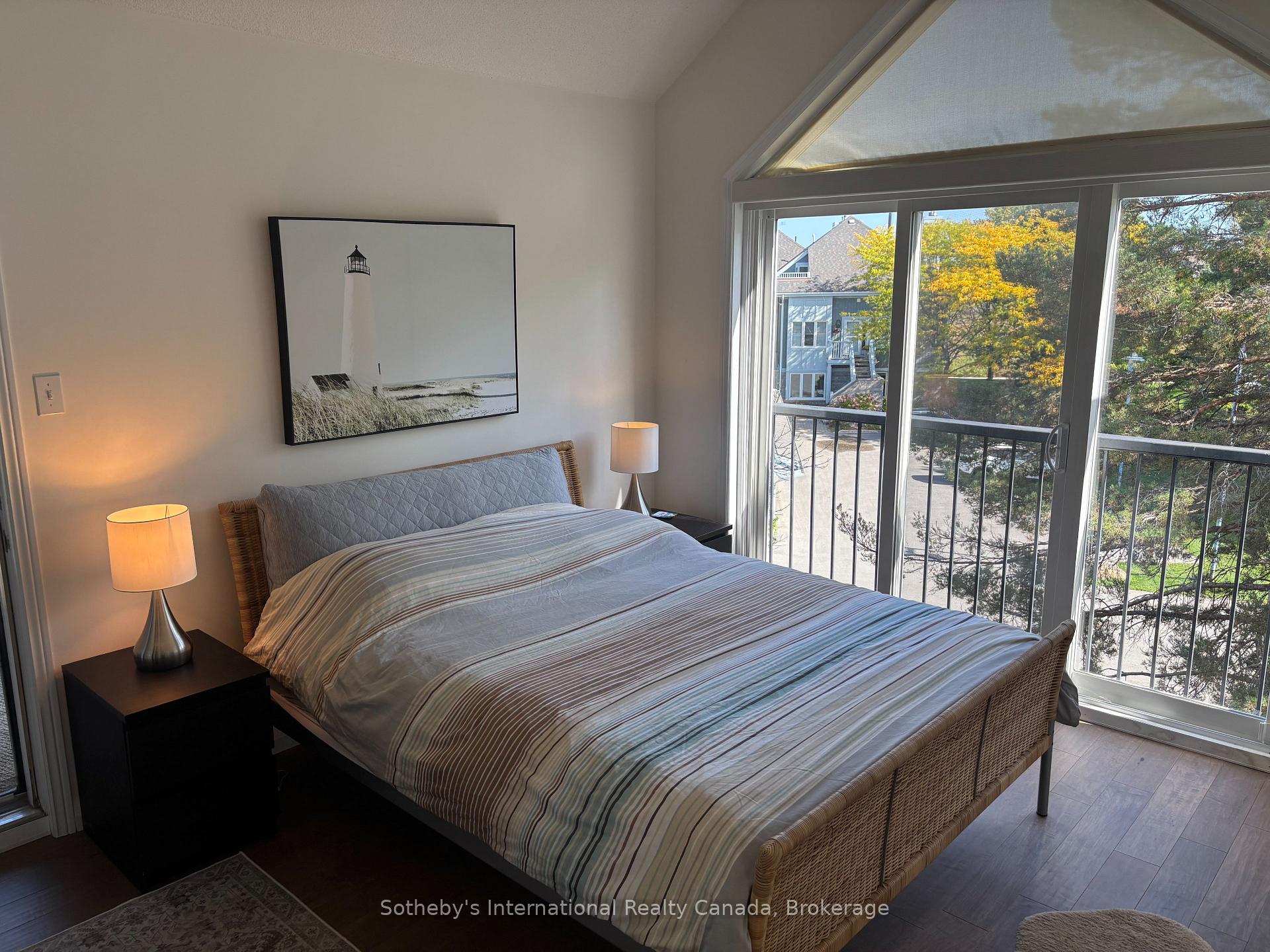 Photo 19 of 826 Suncrest Circle, Collingwood — HOMEH