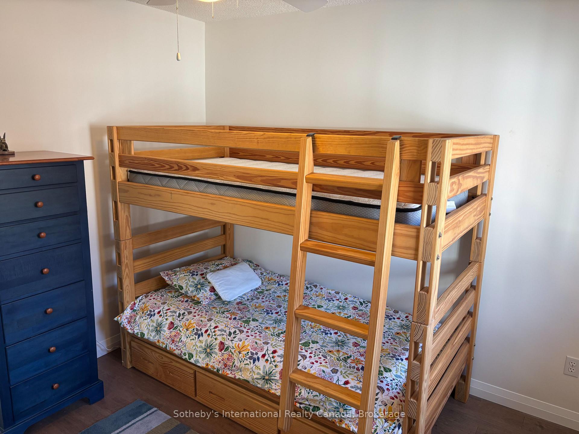 Photo 25 of 826 Suncrest Circle, Collingwood — HOMEH