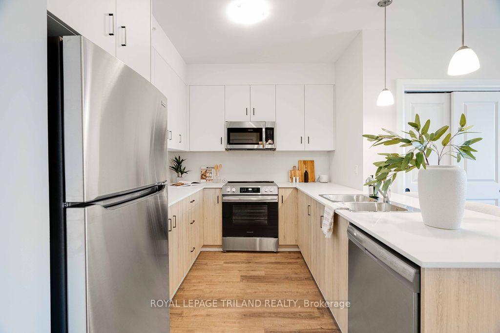 Photo 8 of Unit 424, 865 Kleinburg Drive, London, North B — HOMEH