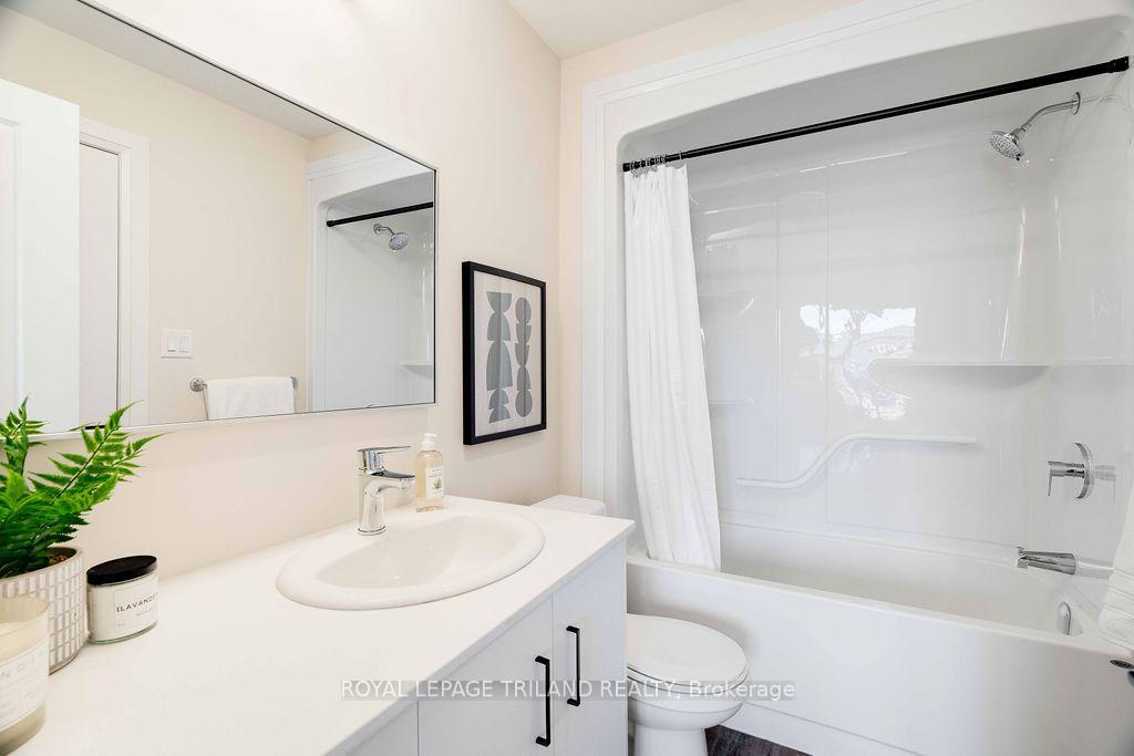Photo 13 of Unit 424, 865 Kleinburg Drive, London, North B — HOMEH