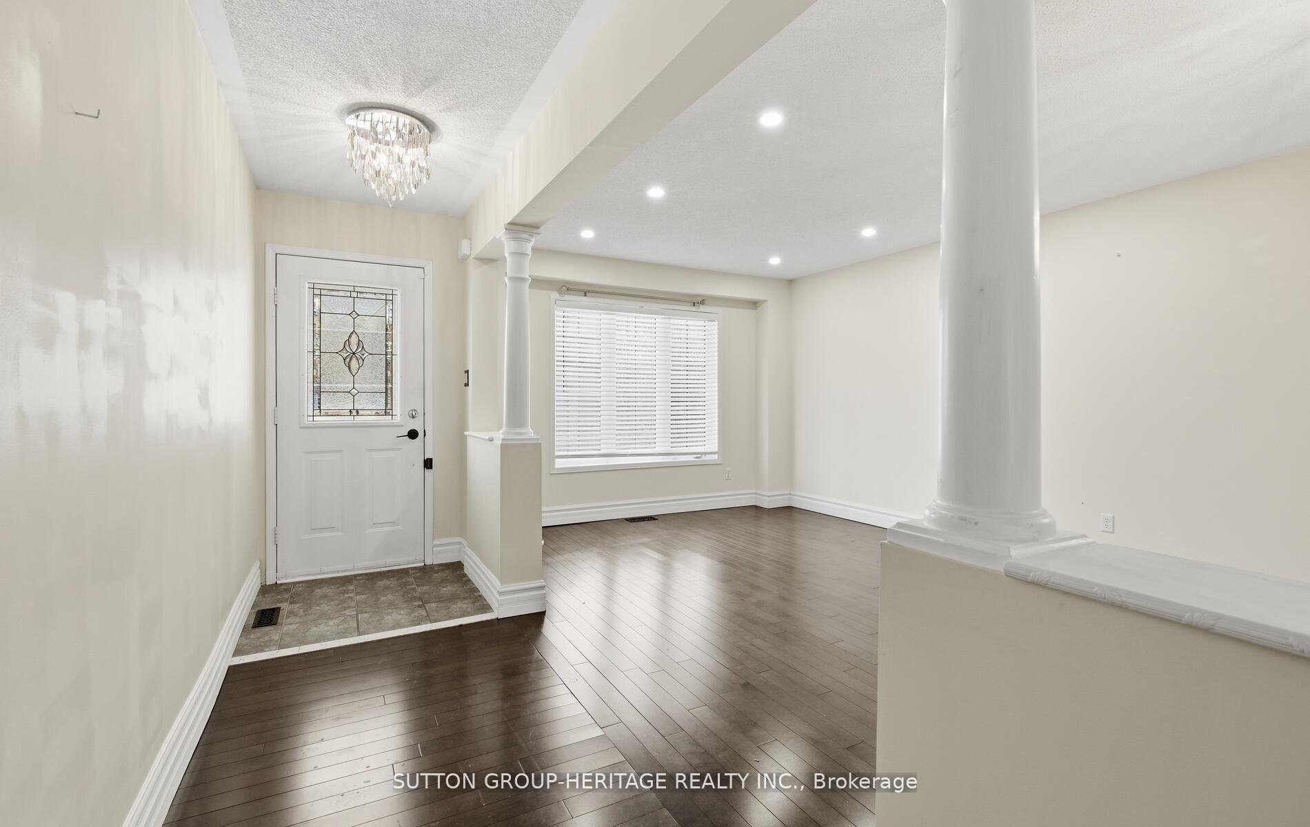 Photo 2 of 10 Greenhalf Drive, Ajax, South East — HOMEH