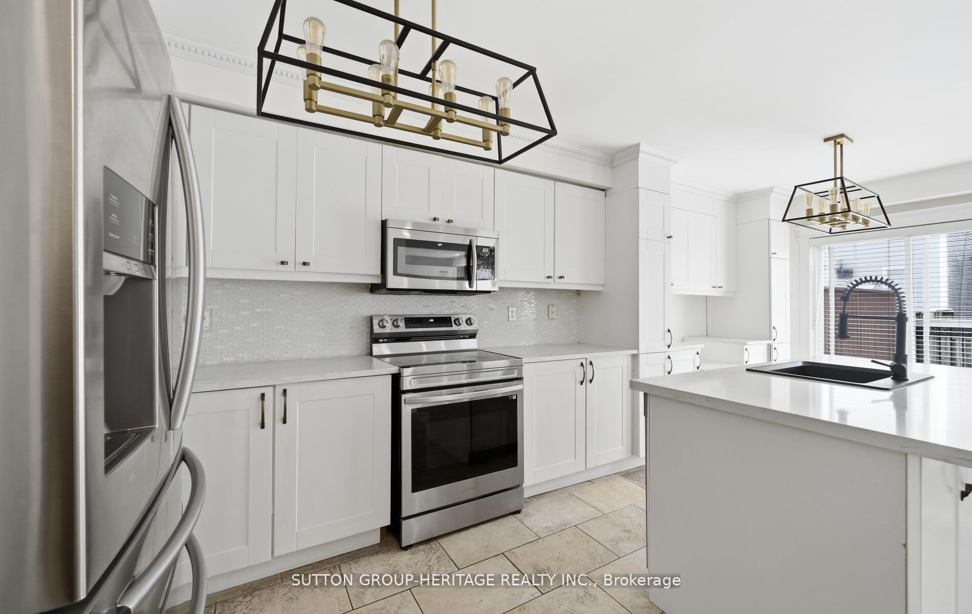 Photo 3 of 10 Greenhalf Drive, Ajax, South East — HOMEH