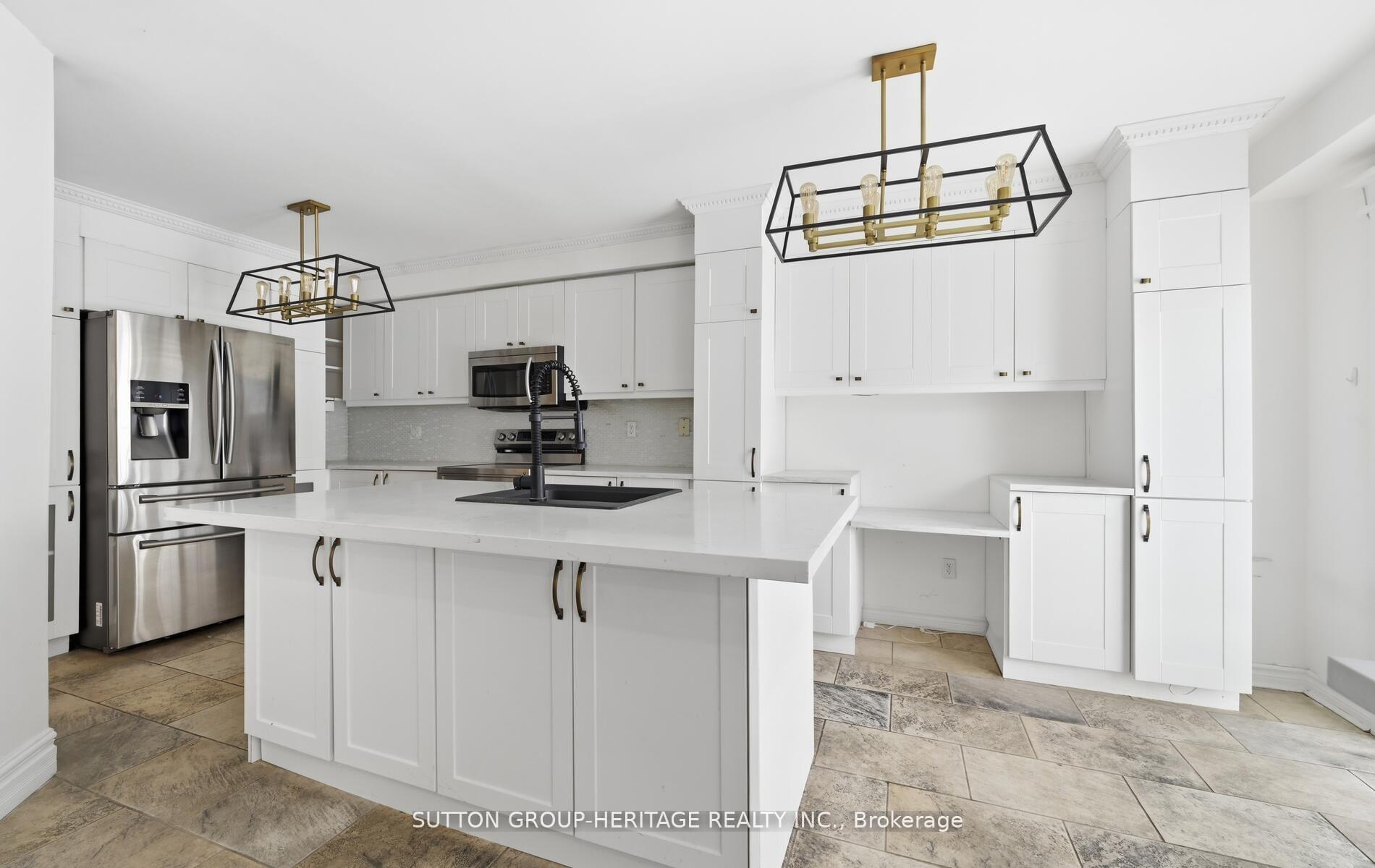 Photo 4 of 10 Greenhalf Drive, Ajax, South East — HOMEH