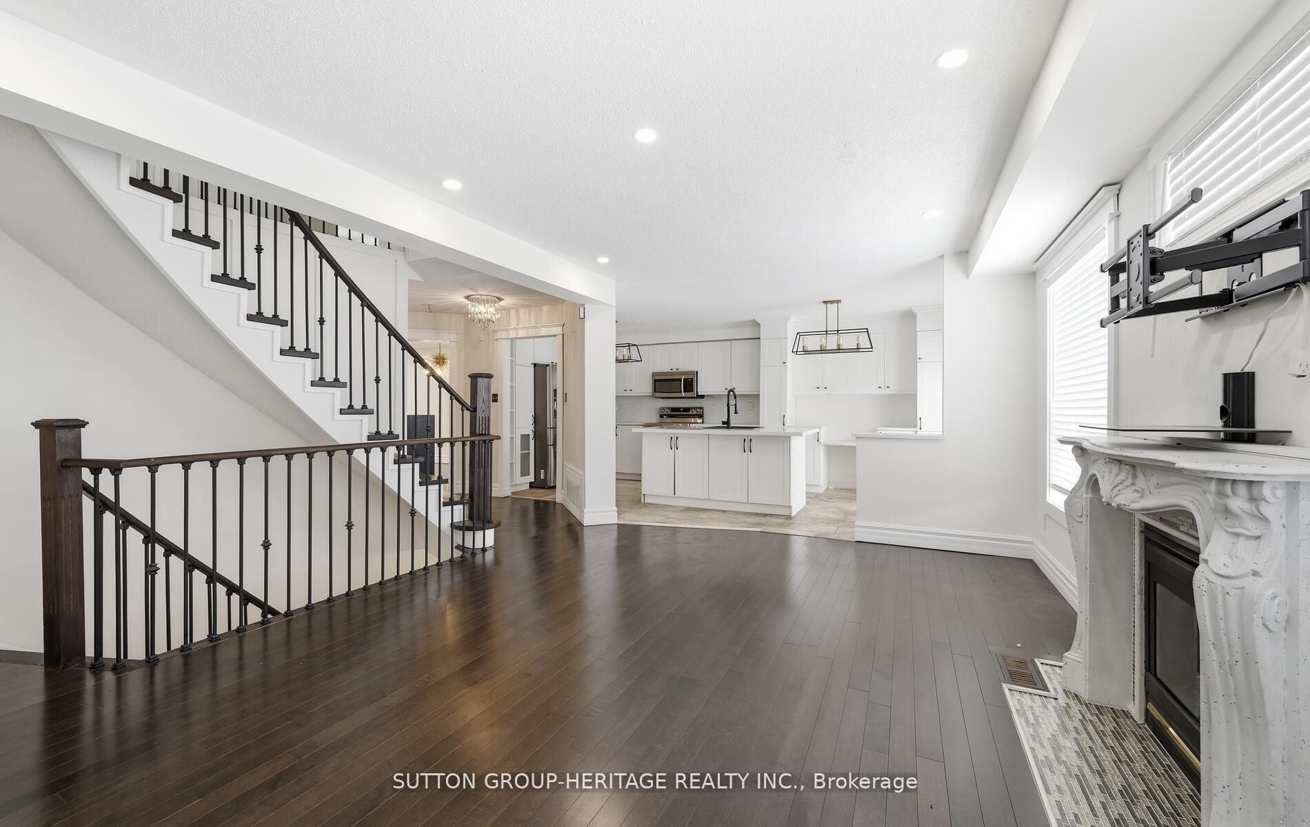 Photo 8 of 10 Greenhalf Drive, Ajax, South East — HOMEH