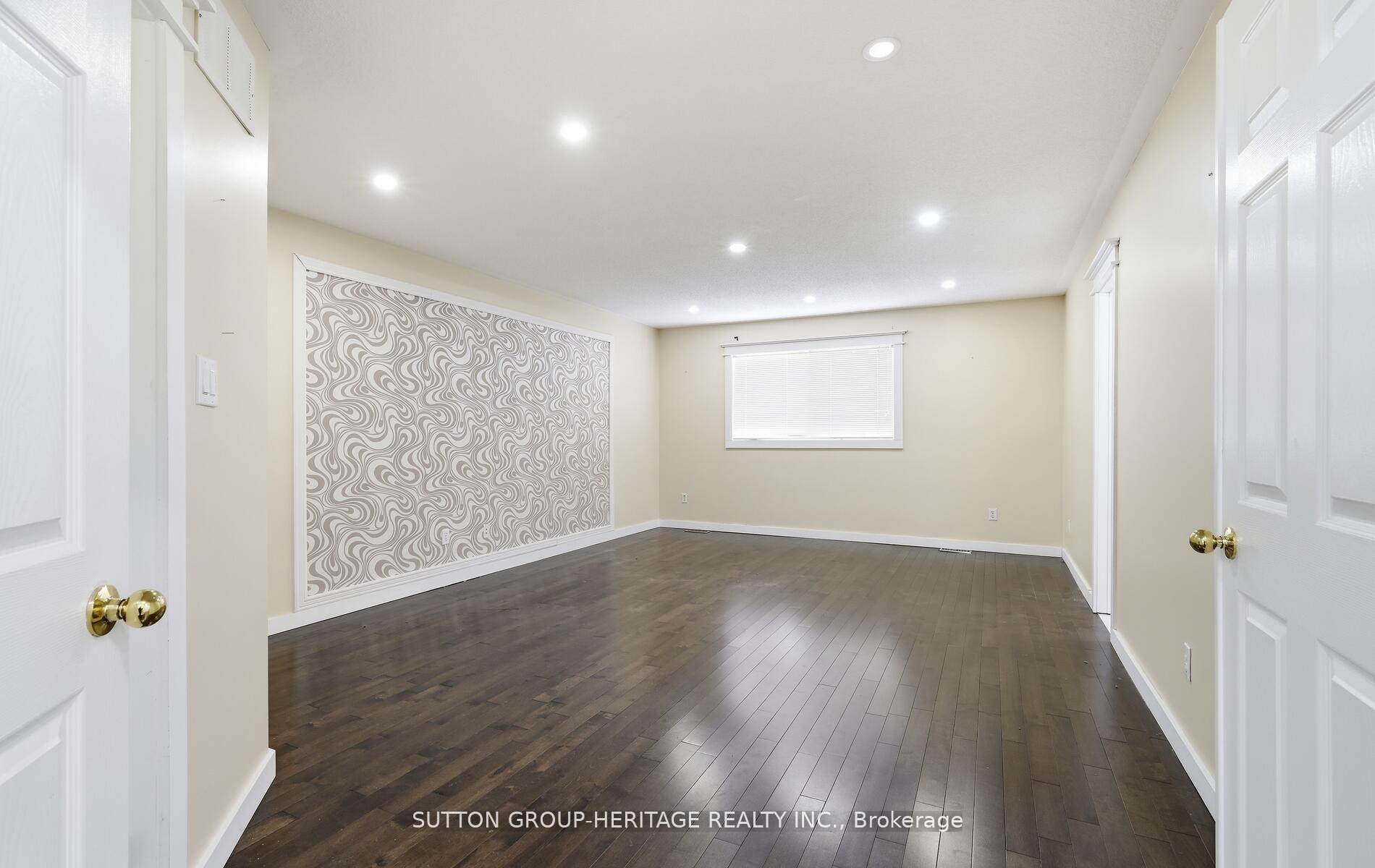 Photo 10 of 10 Greenhalf Drive, Ajax, South East — HOMEH