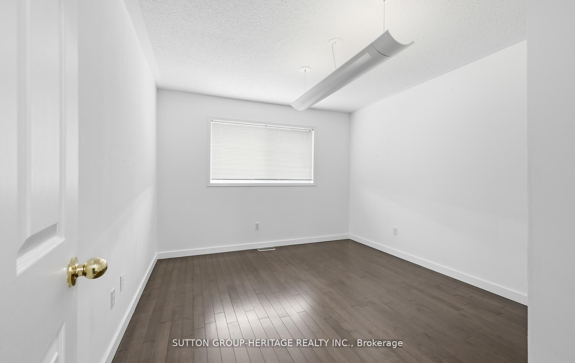 Photo 14 of 10 Greenhalf Drive, Ajax, South East — HOMEH