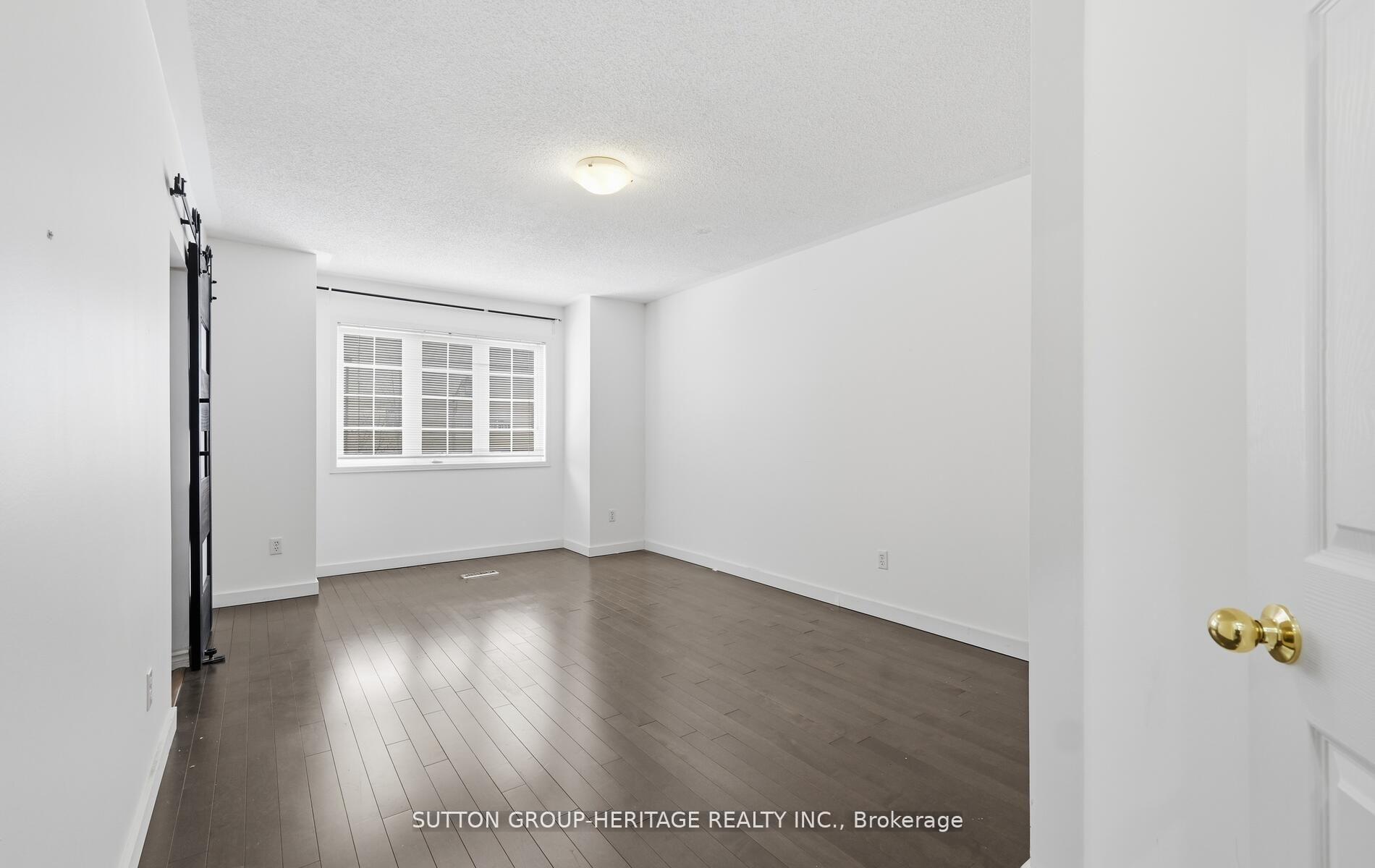 Photo 16 of 10 Greenhalf Drive, Ajax, South East — HOMEH