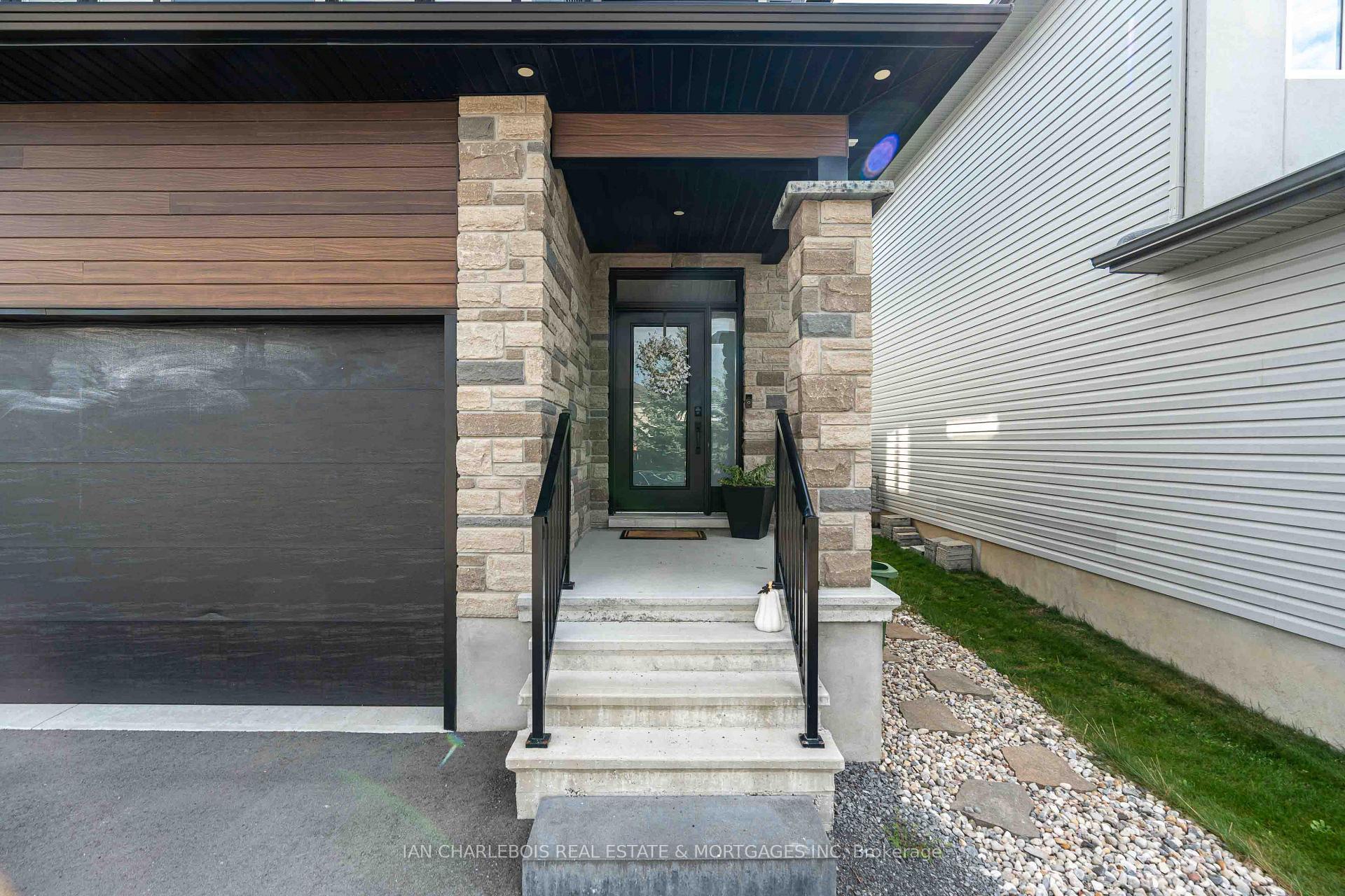 Photo 2 of Unit A, 846 Rockson Crescent, Ottawa, Stittsville (South) — HOMEH
