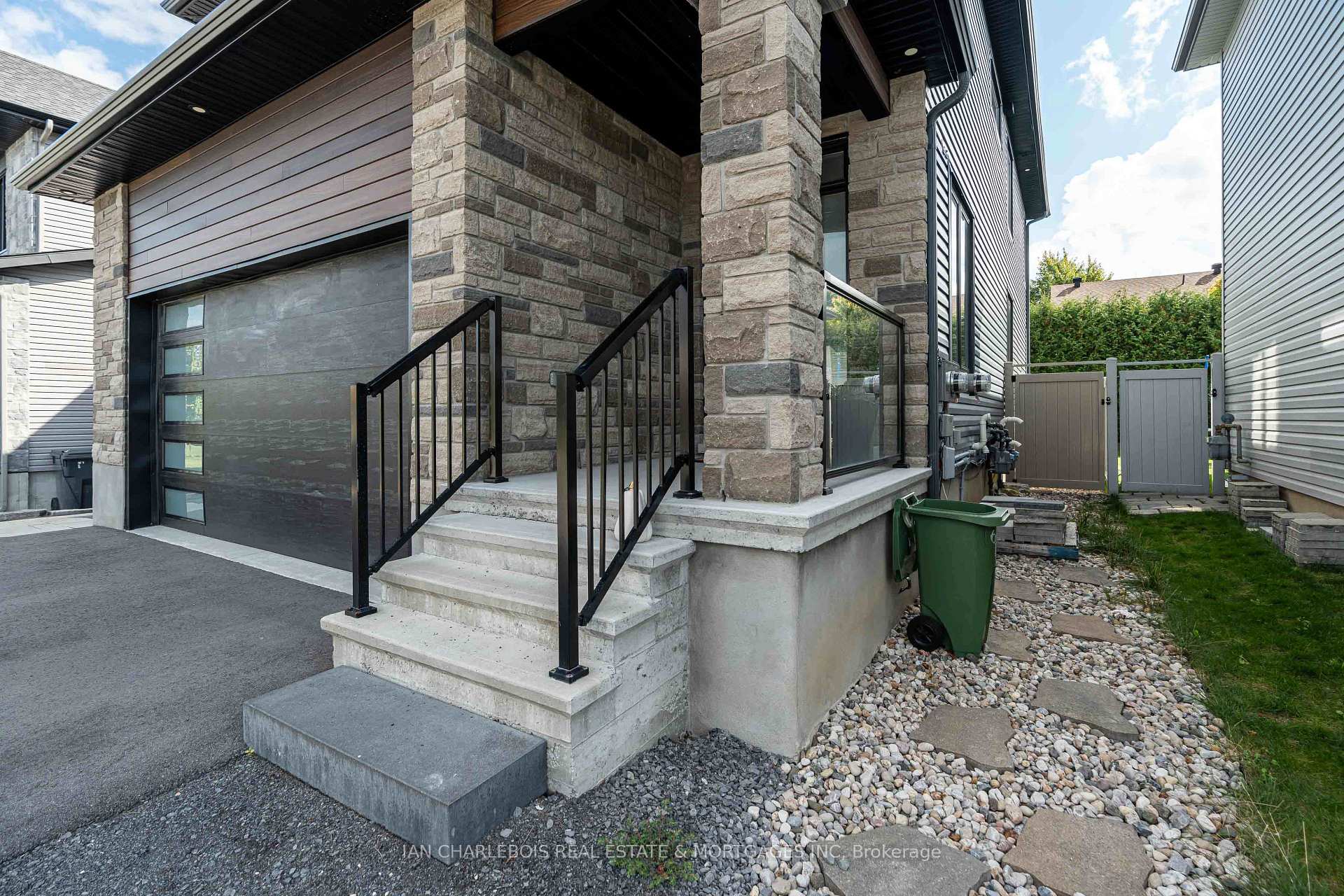 Photo 3 of Unit A, 846 Rockson Crescent, Ottawa, Stittsville (South) — HOMEH