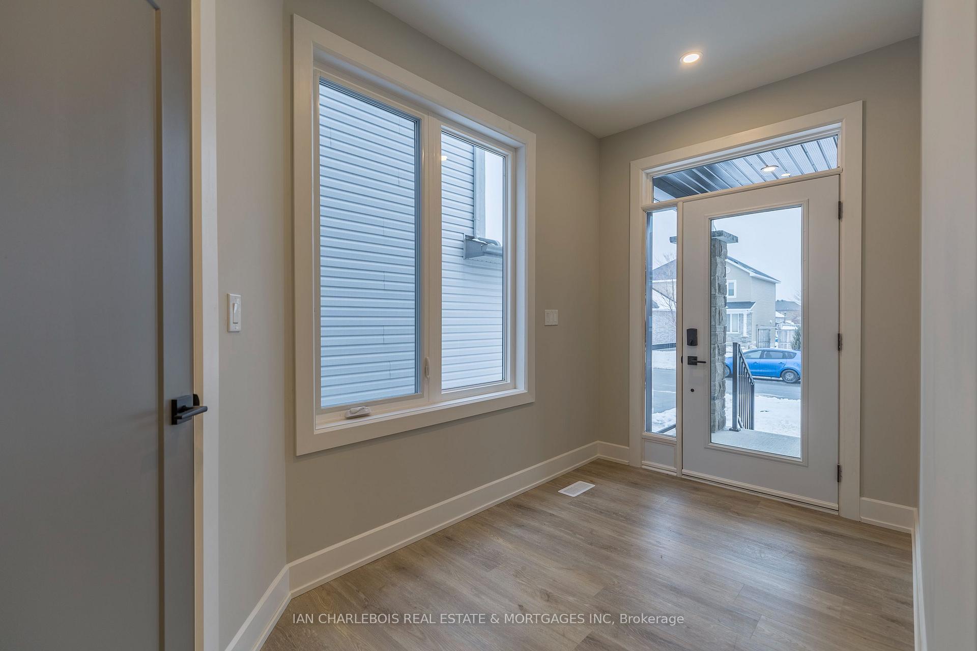 Photo 4 of Unit A, 846 Rockson Crescent, Ottawa, Stittsville (South) — HOMEH