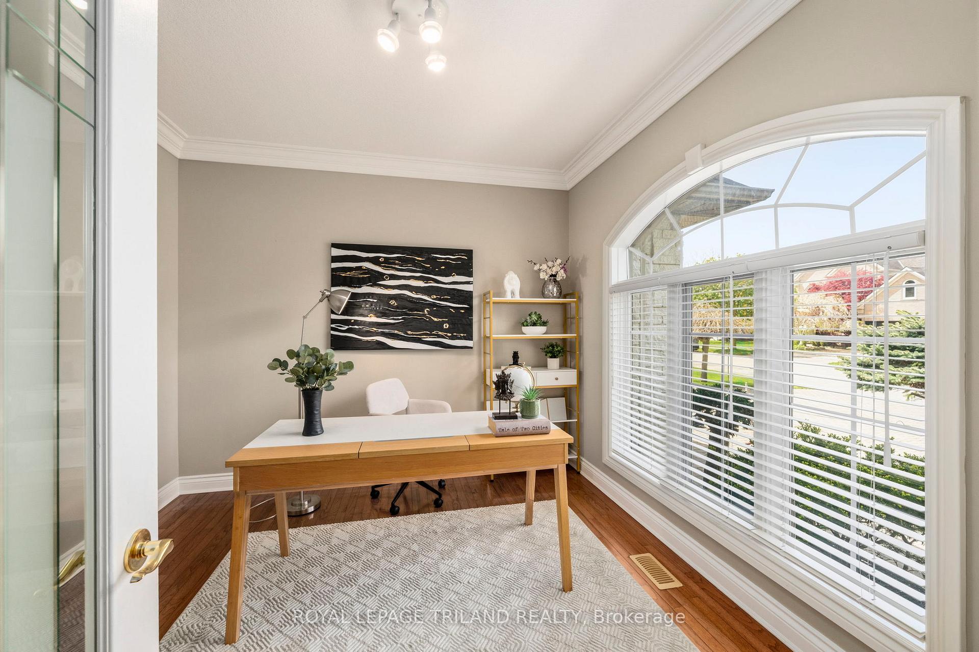 Photo 8 of 56 Glenridge Crescent, London, North A — HOMEH