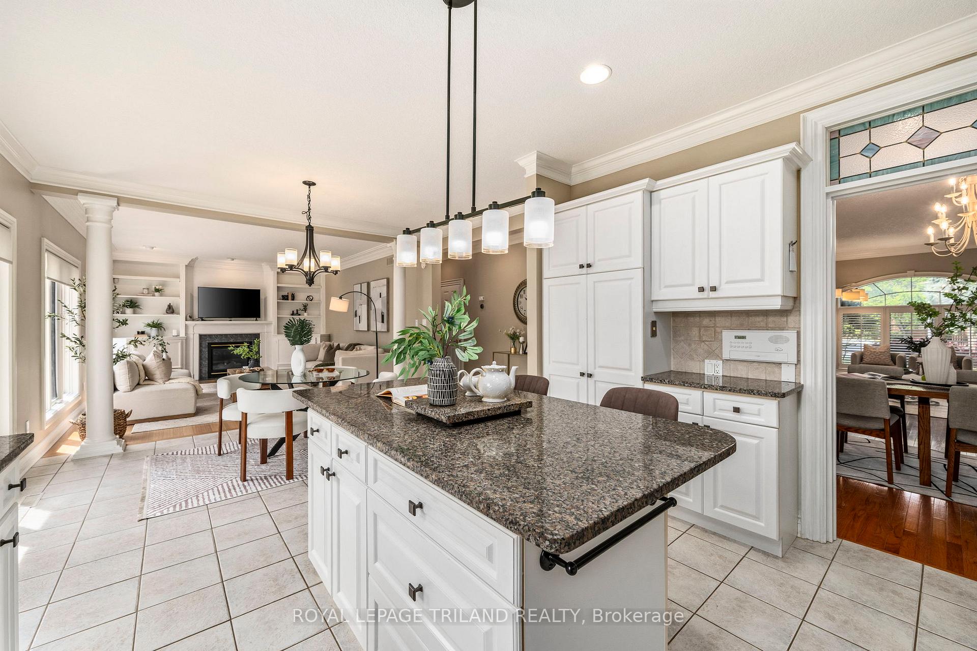 Photo 12 of 56 Glenridge Crescent, London, North A — HOMEH
